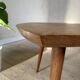 Table basse tripode forme feuille en chêne vintage