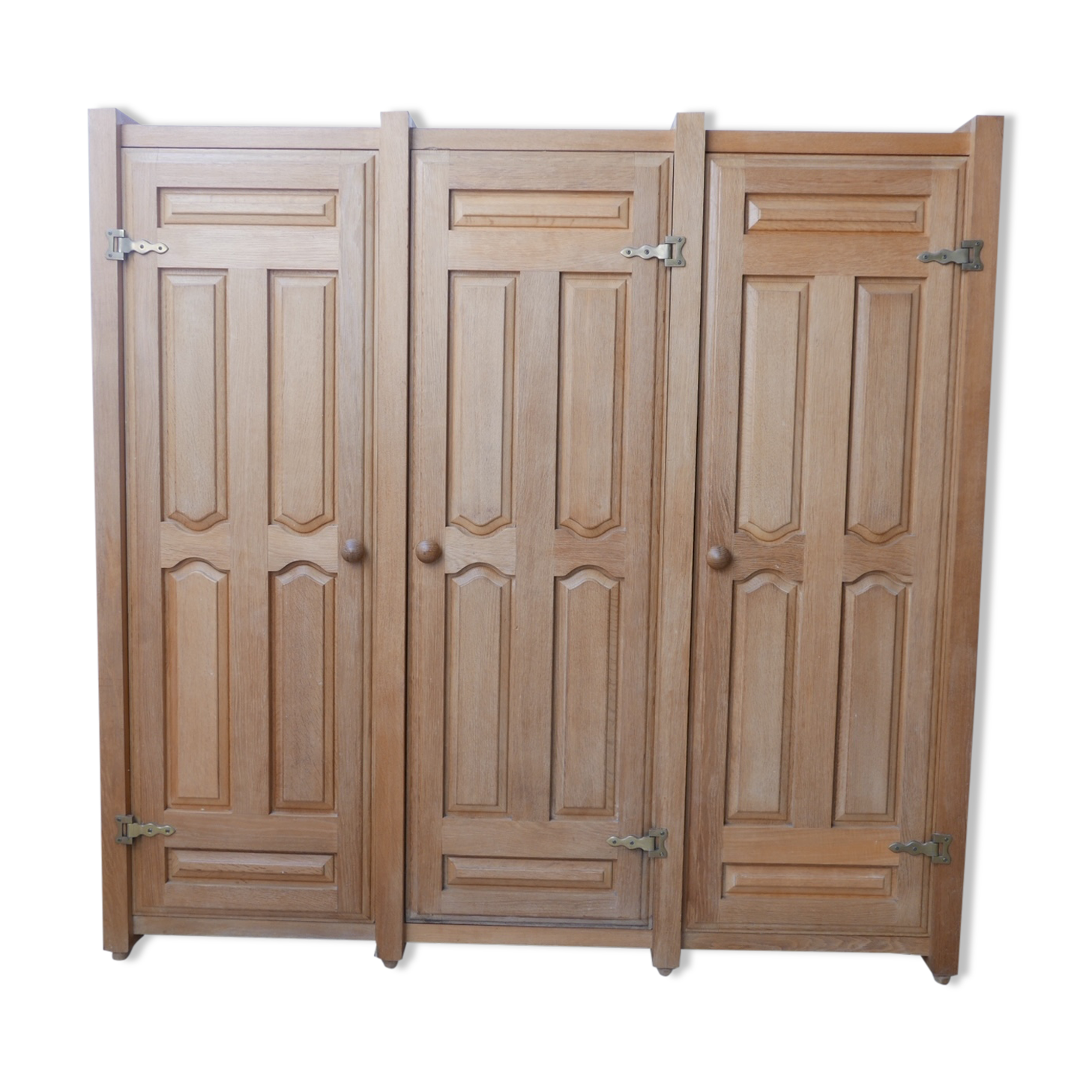 Guillerme et Chambron oak wardrobe