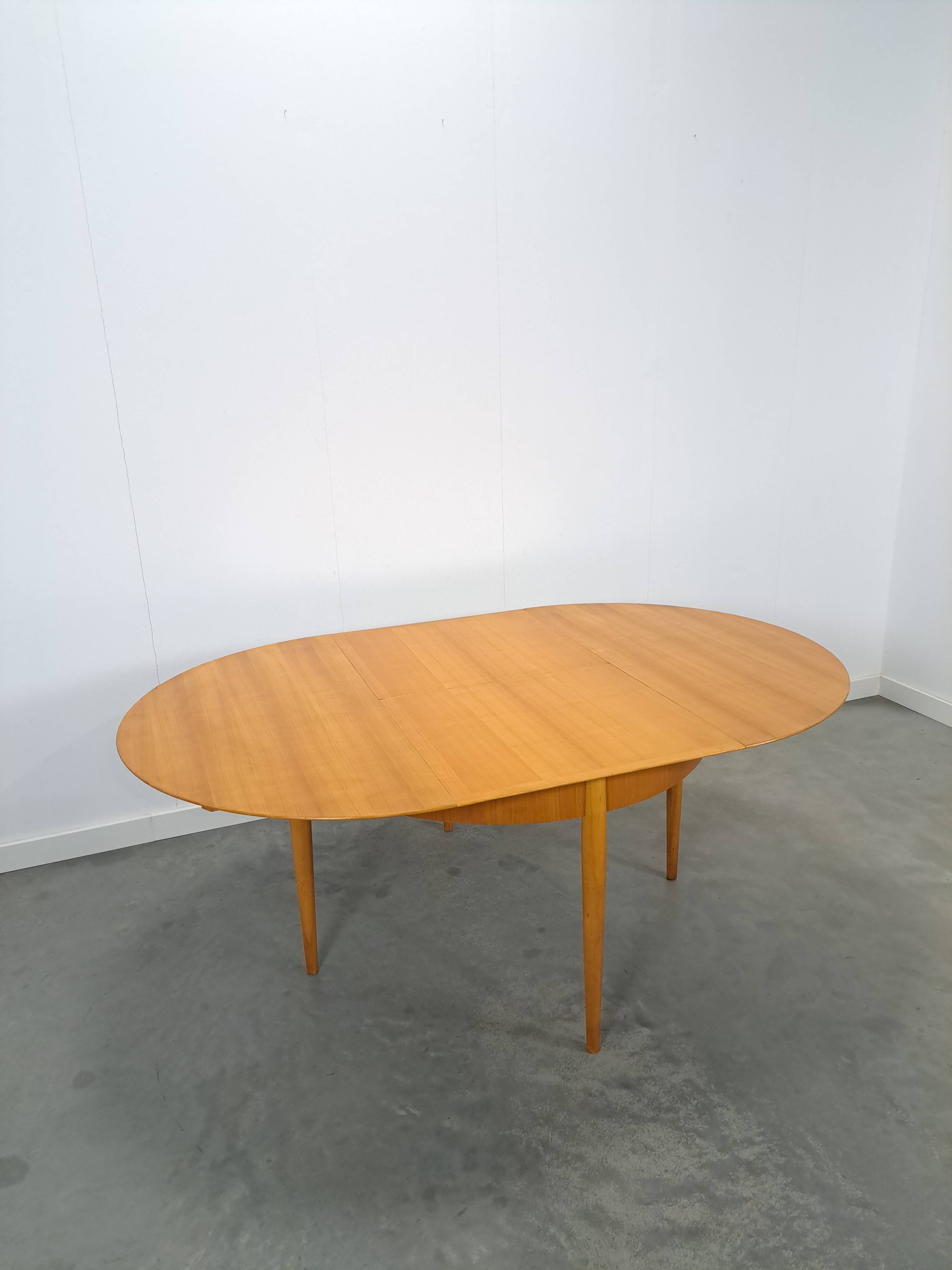 Table à manger ronde extensible Lübke design