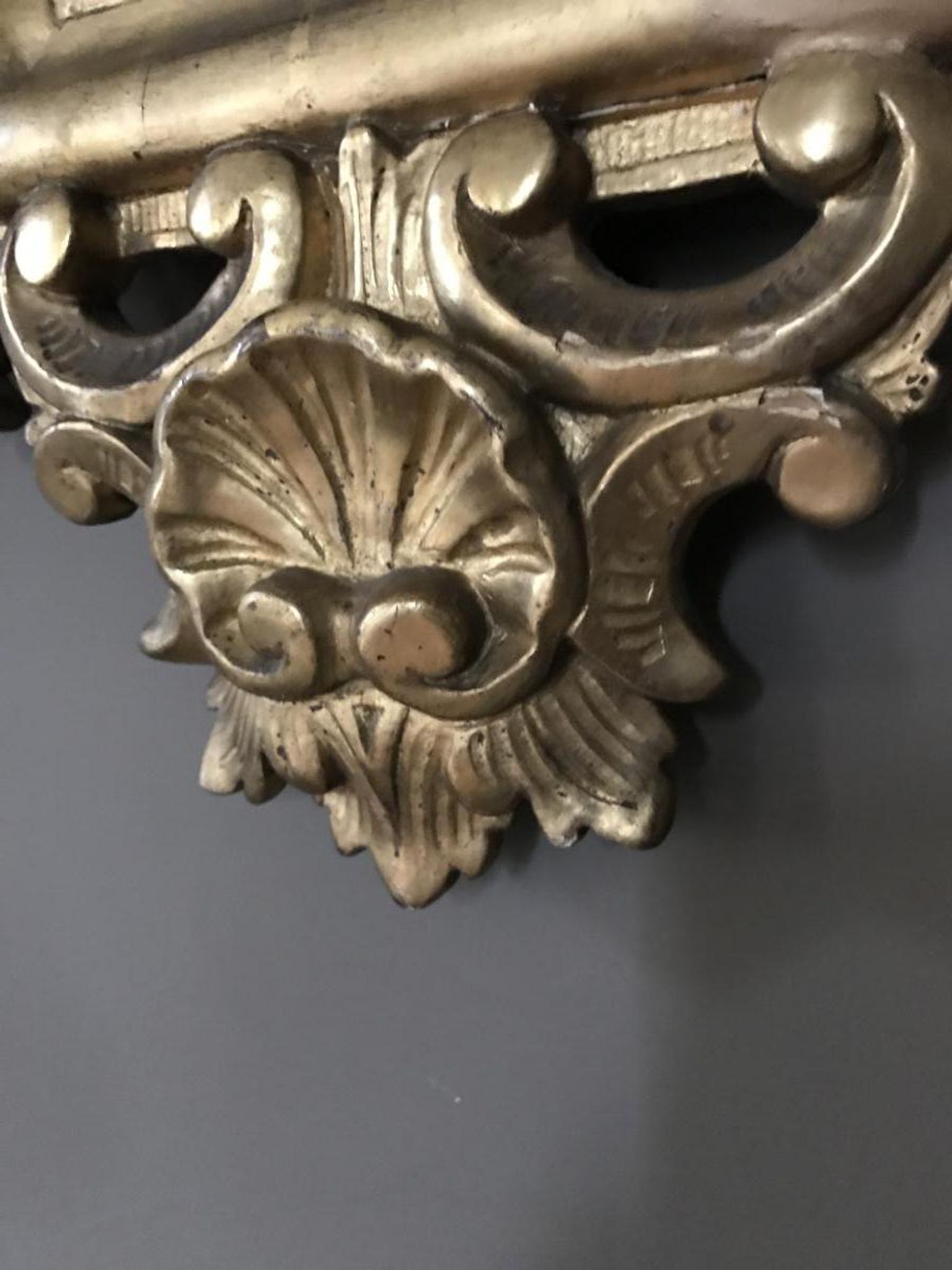 Miroir en bois sculpté doré d'époque régence 60x97cm