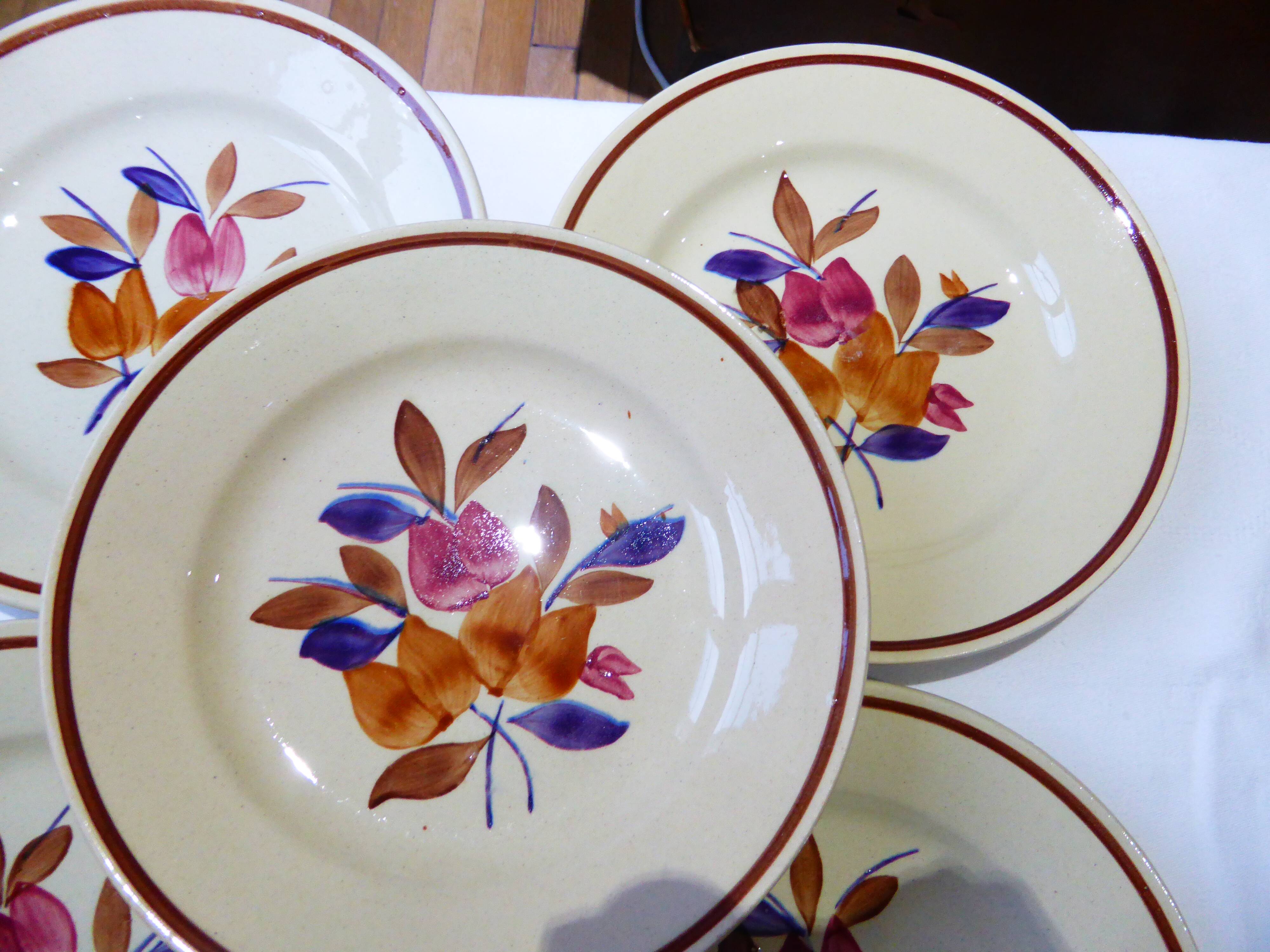5 assiettes plates