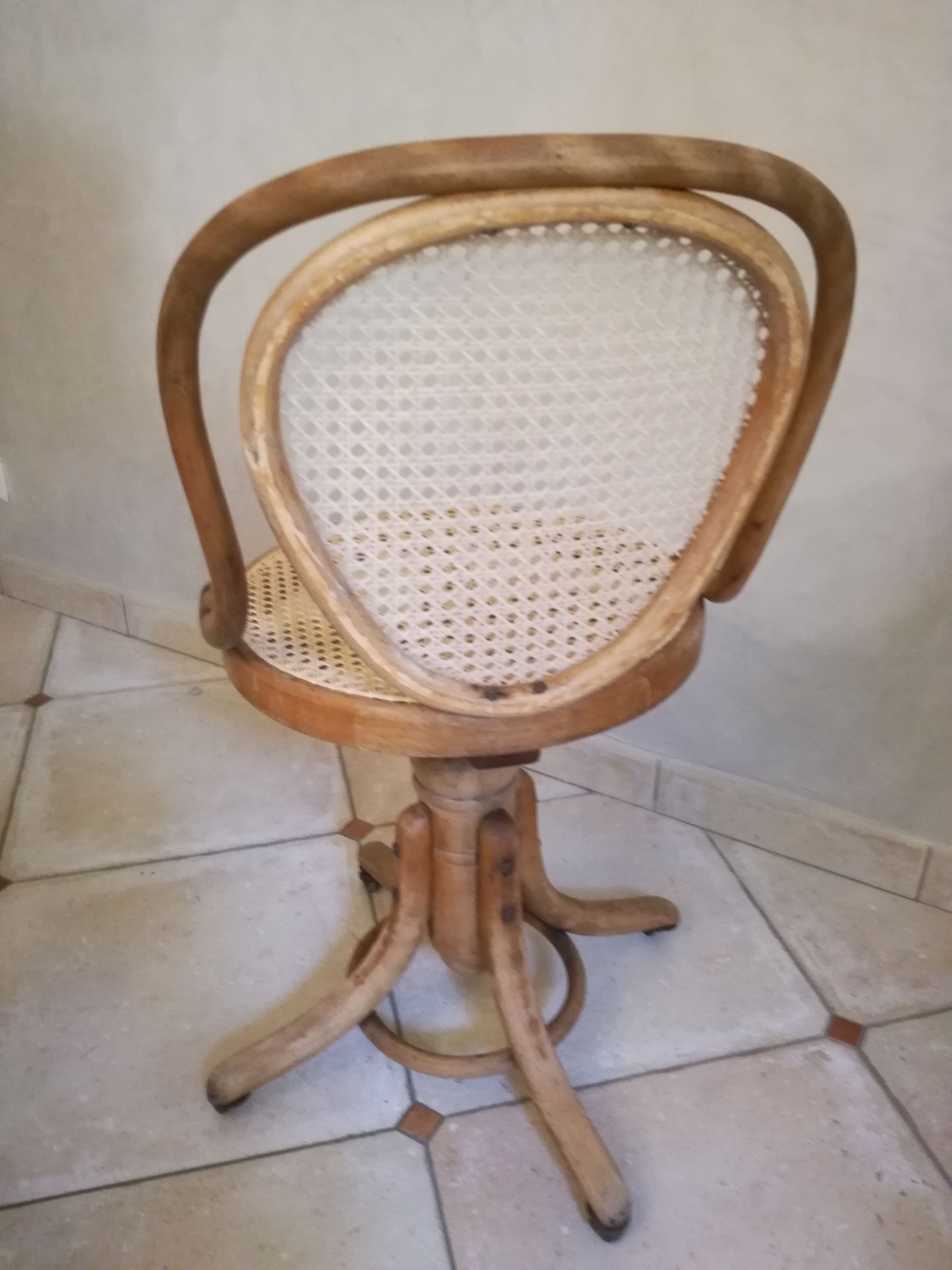 Chaise de bureau à vis pivotant n° 5101 de Thonet