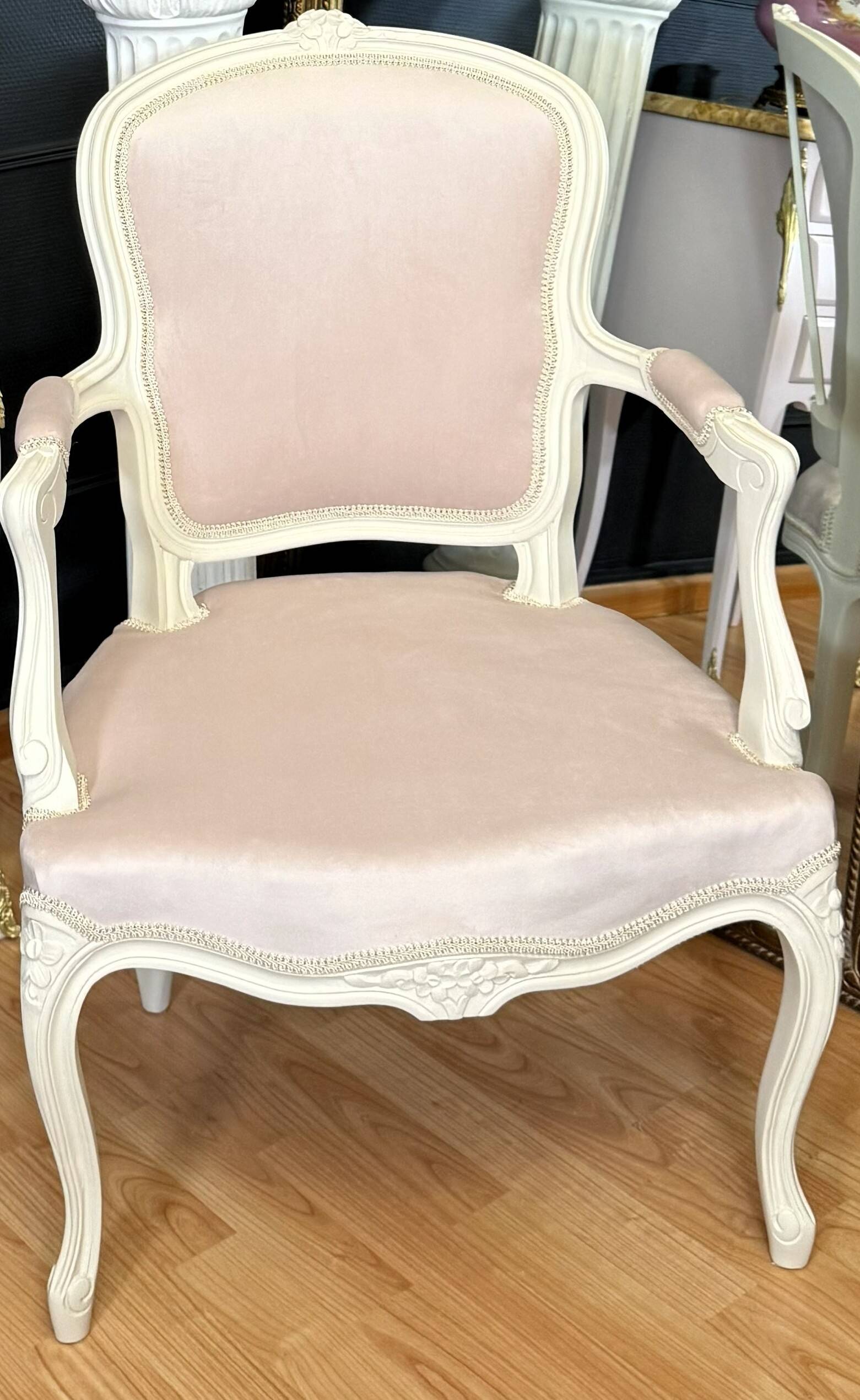 Louis XV armchair in pink velvet
