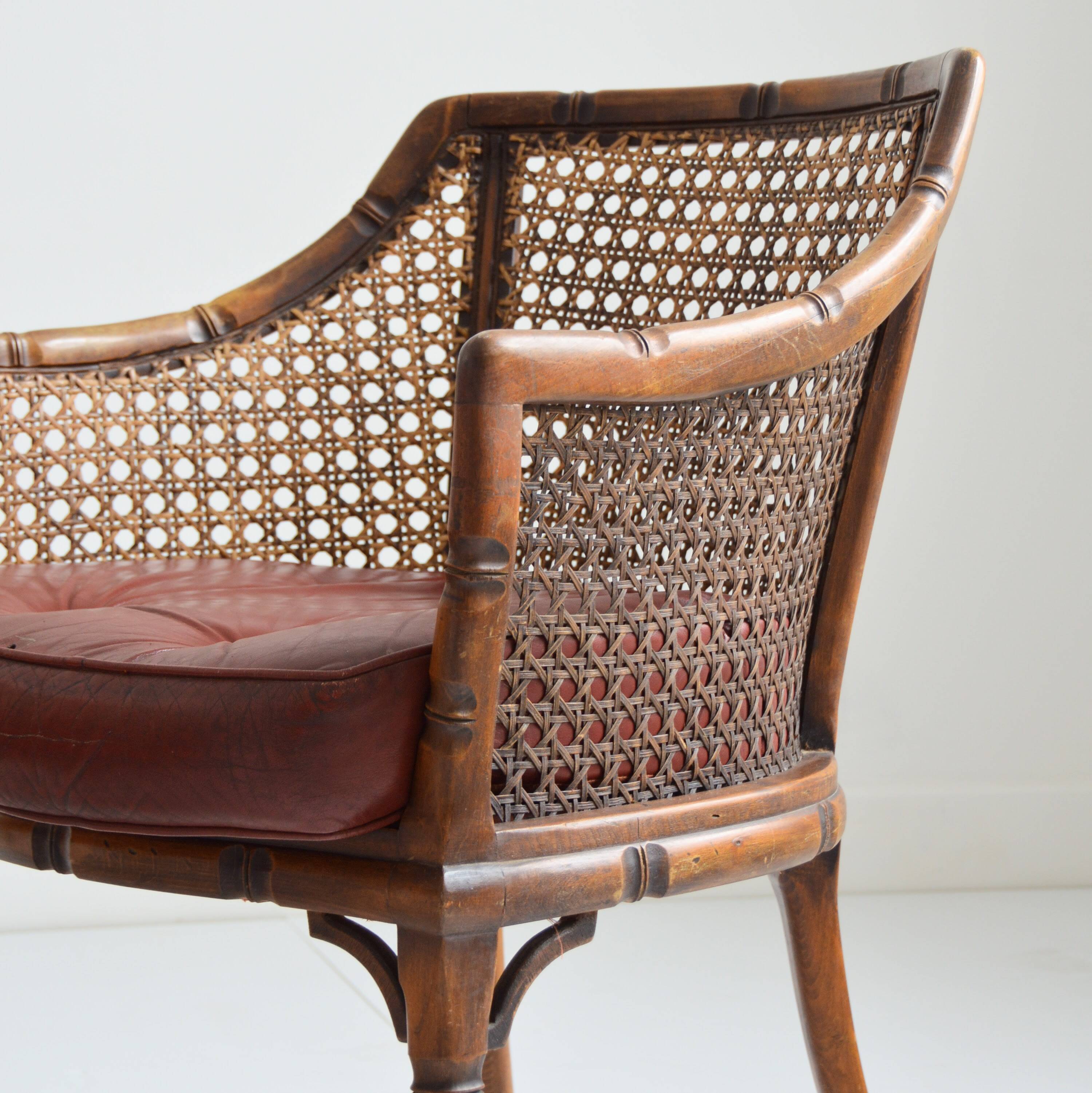 Paire de fauteuils en noyer et cannage ancien XIXème