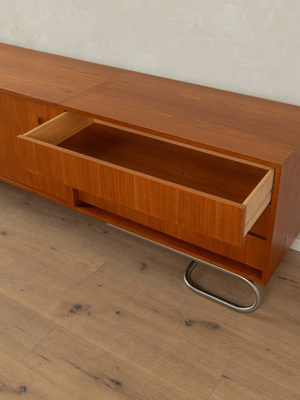 Buffet des années 1960 avec pieds Bauhaus