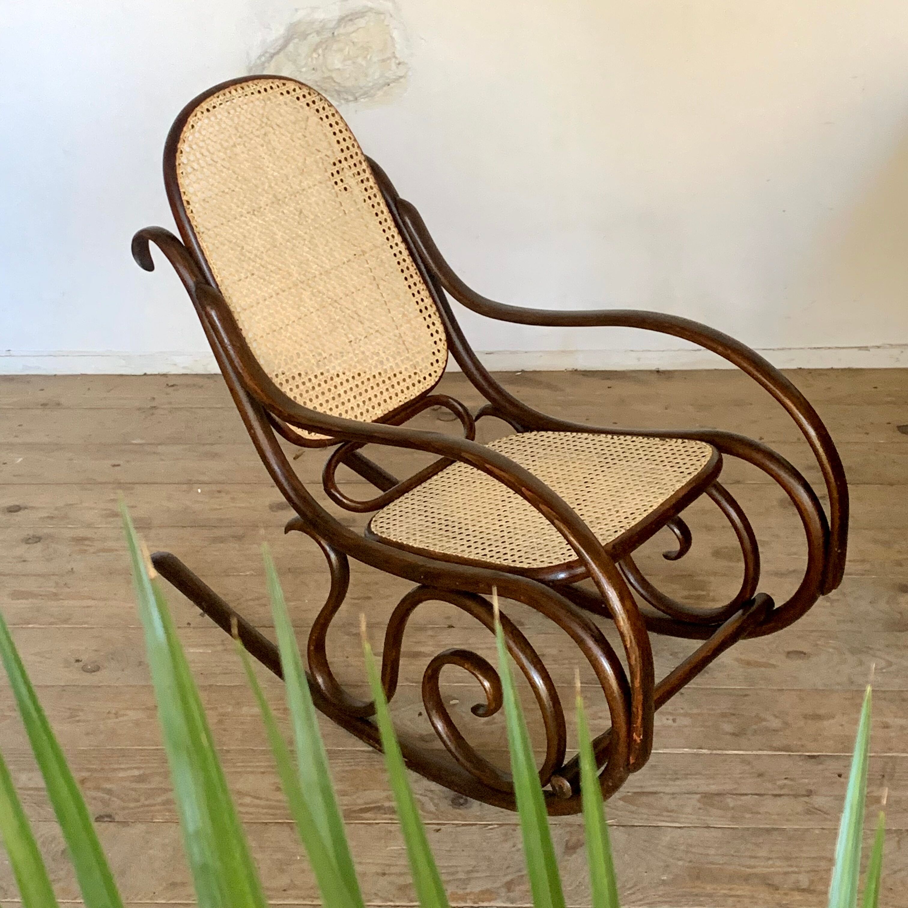 Vintage rocking chair Jakob and Josef Kohn