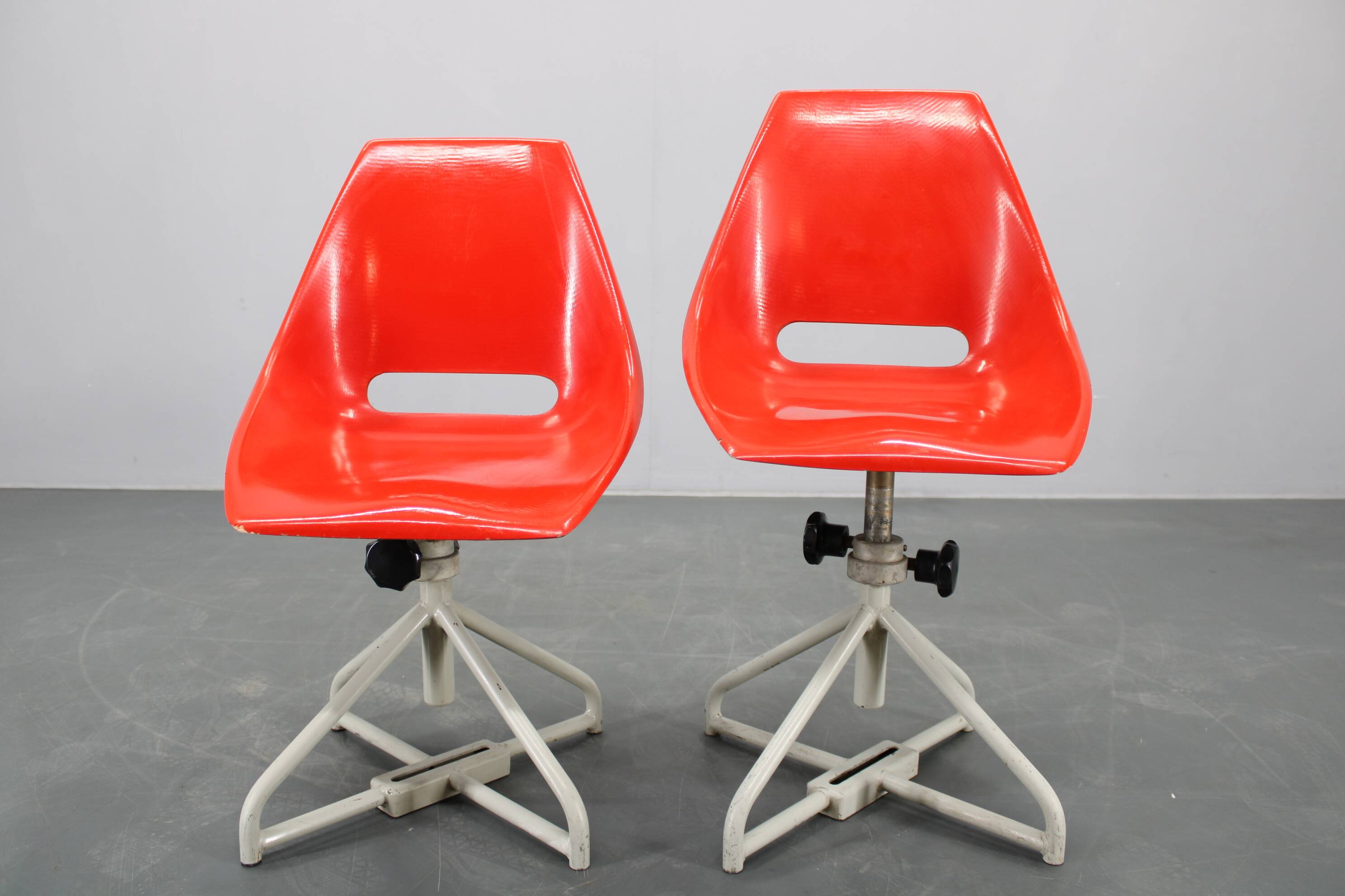 1960s Miroslav Navratil Set of Eight Fiberglass Chairs for Vertex, Czechosl