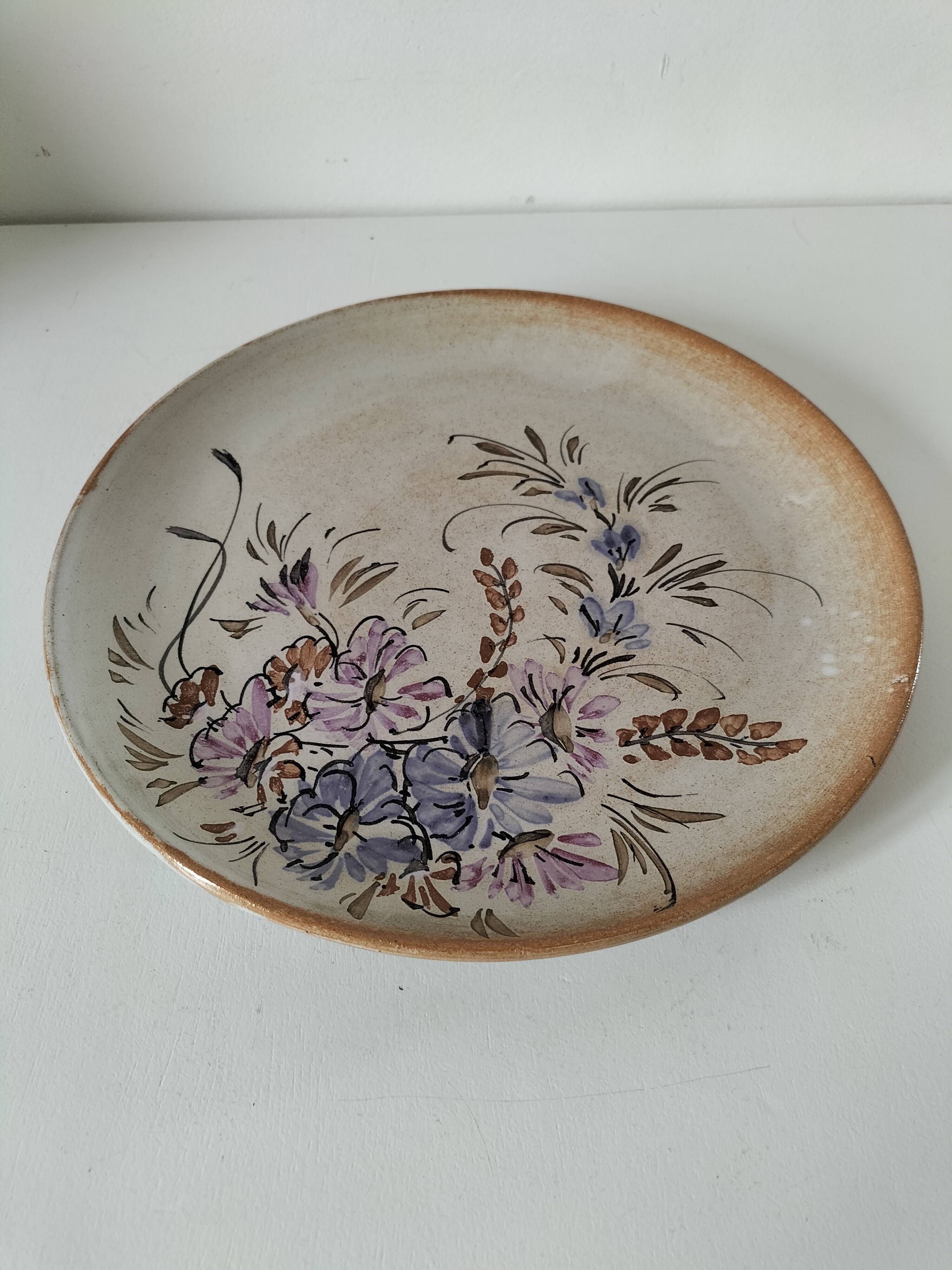 Stoneware plate with hand-painted floral decoration