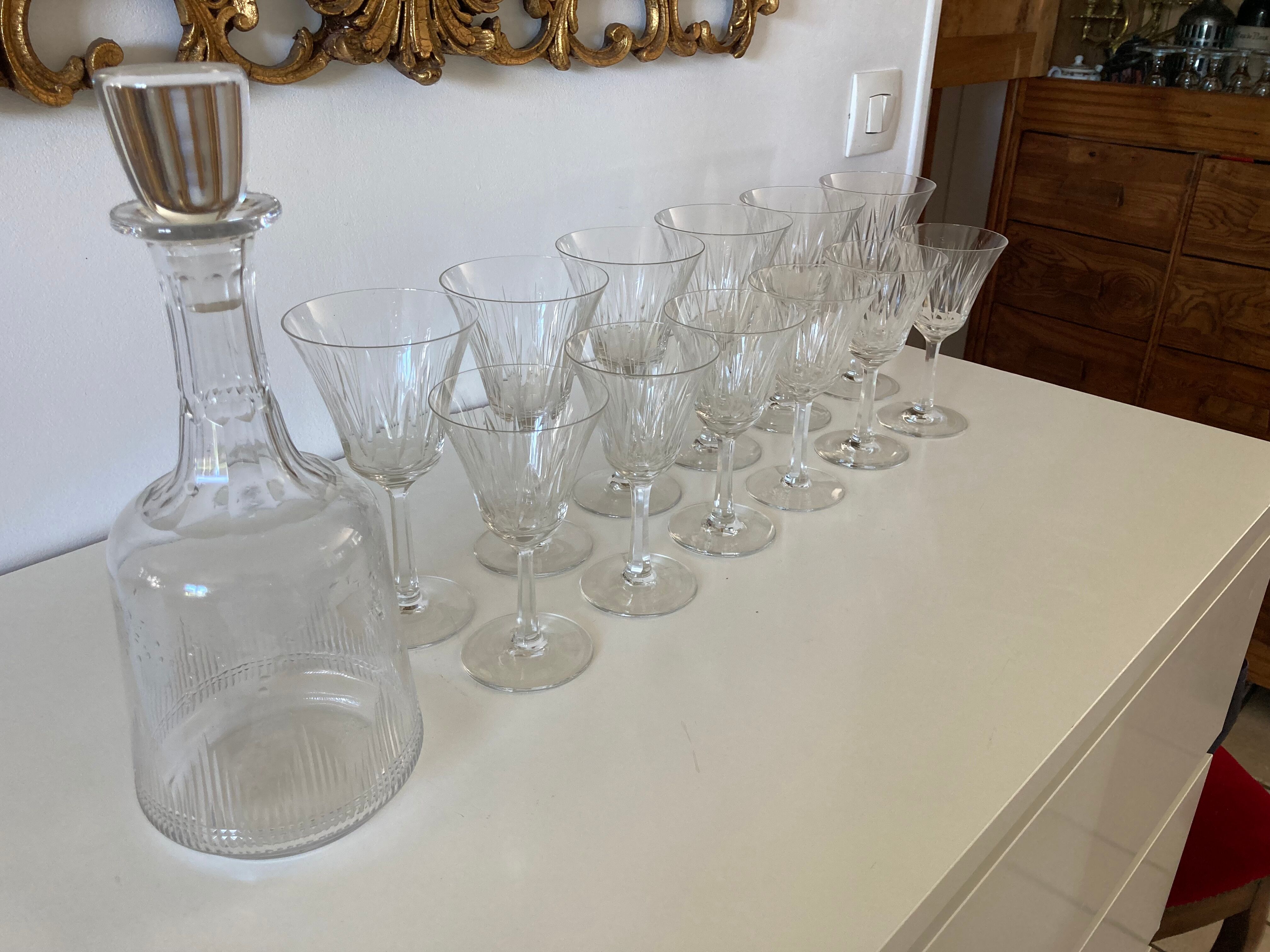 Service of 12 glasses + carafe