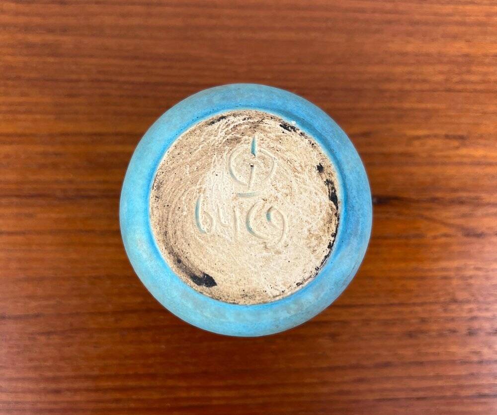 Mid-century German minimalist studio pottery vase by Lu and Gerd Grove, 1964.