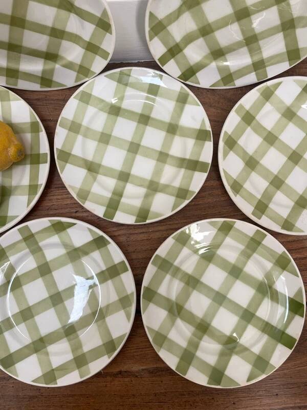 Moulin des loups tablecloth plates