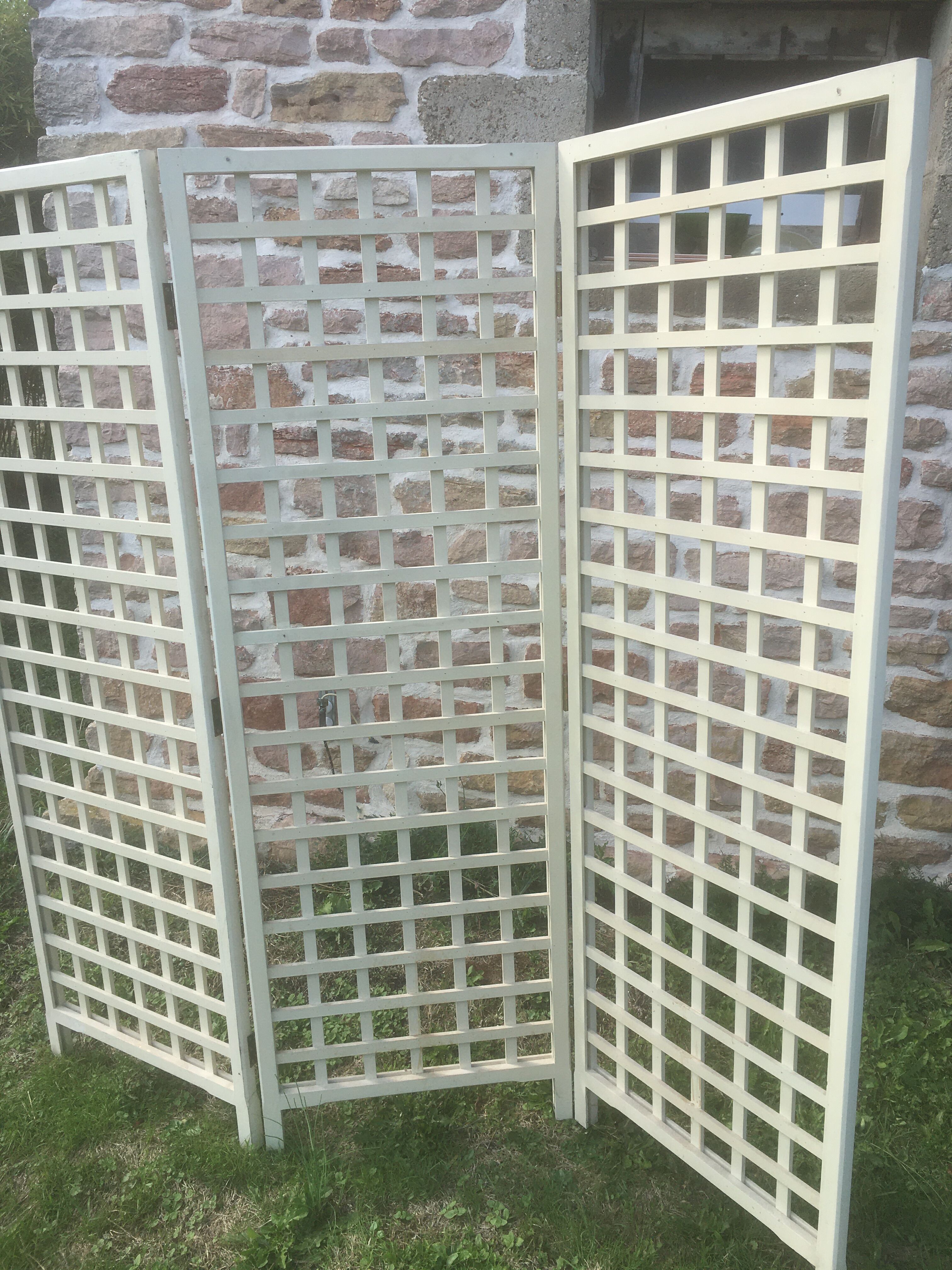 Off-white room divider