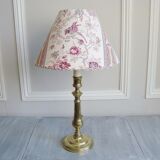 Lampe ancienne en laiton gravé avec son abat-jour en tissu oiseau des années 1900