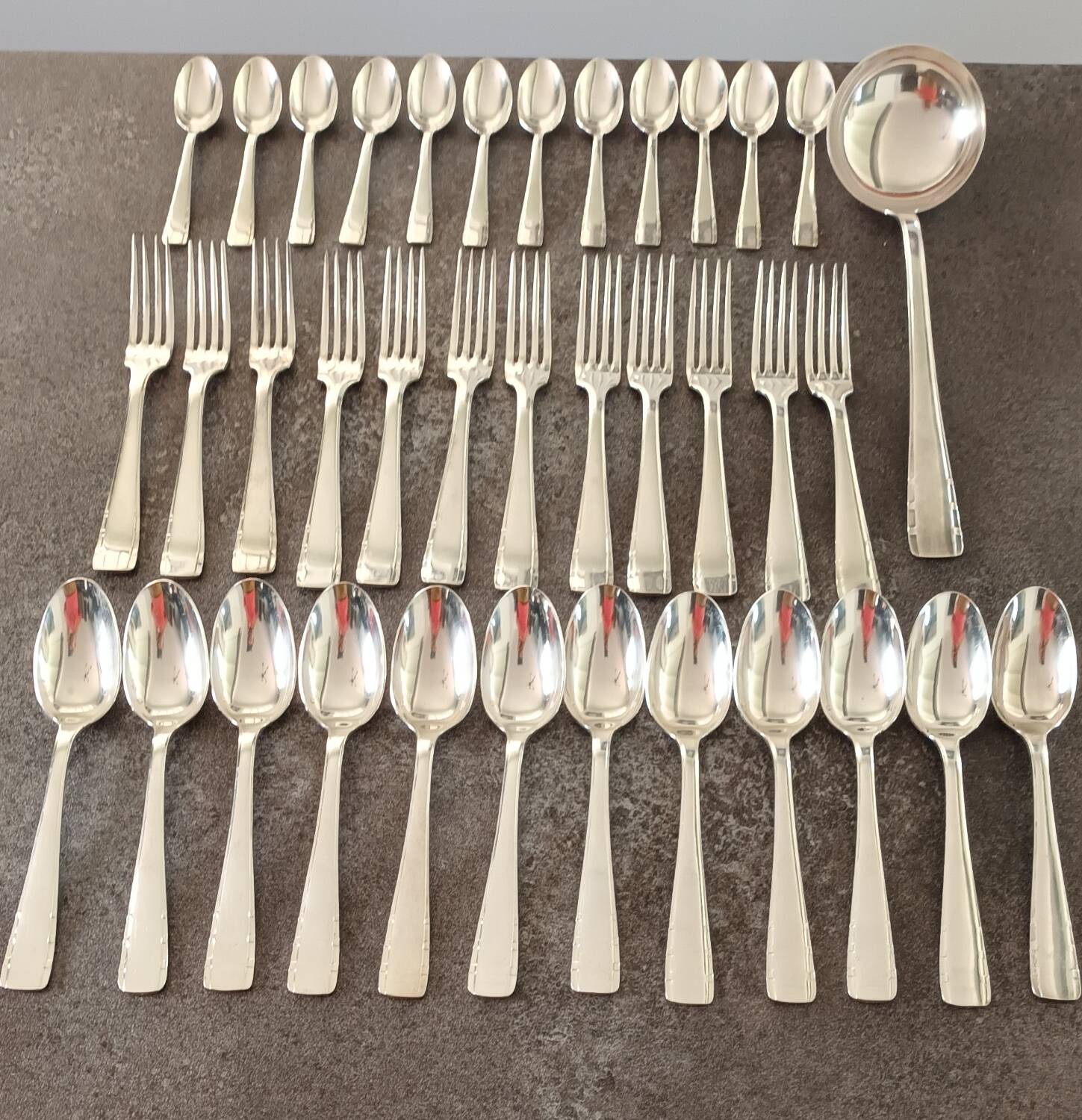 Ménagère métal argenté 37 pièces poinçon 84g