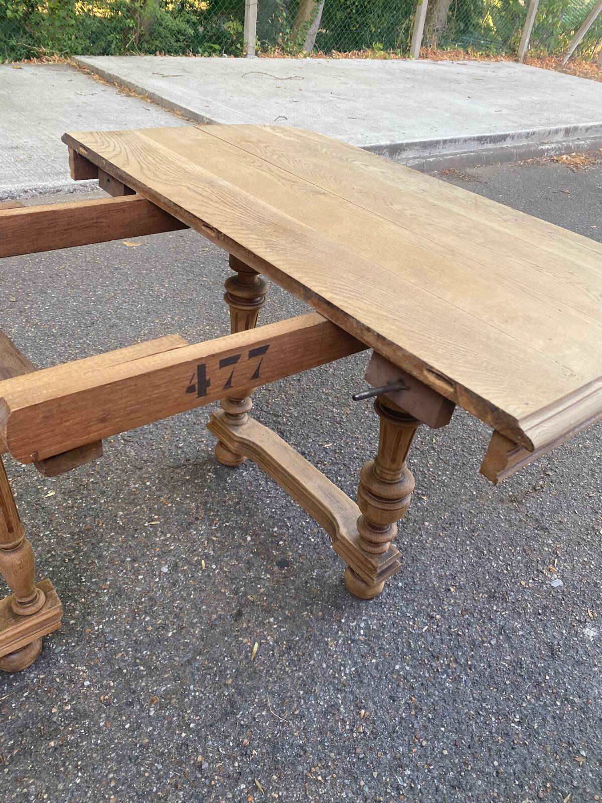 Henri II dining table stripped in solid oak from the 19th century.