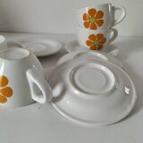 Set of 4 seventies-style cups and saucers