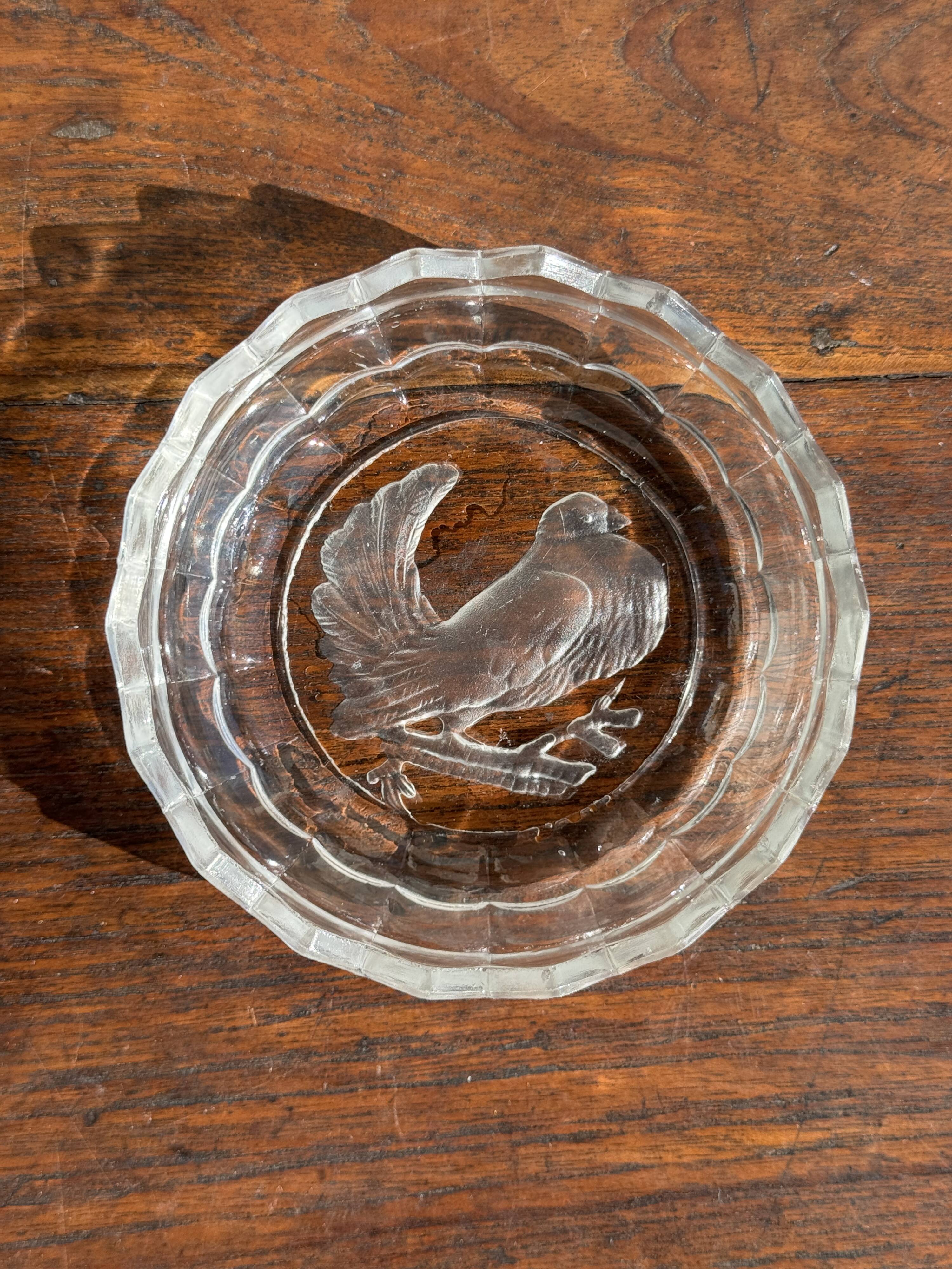 Pressed glass ashtray with dove pattern D:13.5