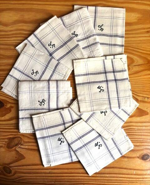 9 vintage napkins
