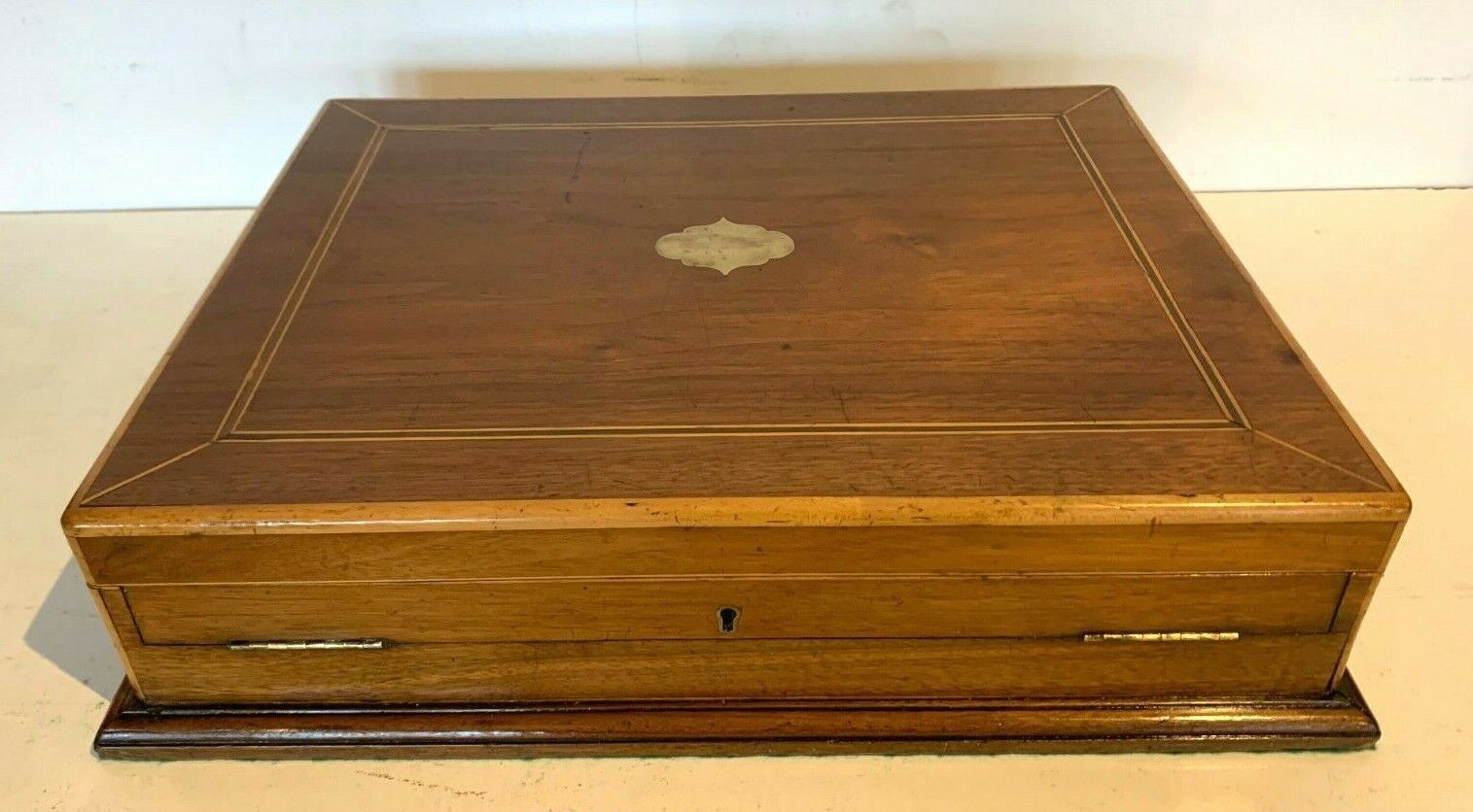 Fish service wooden blond mahogany box