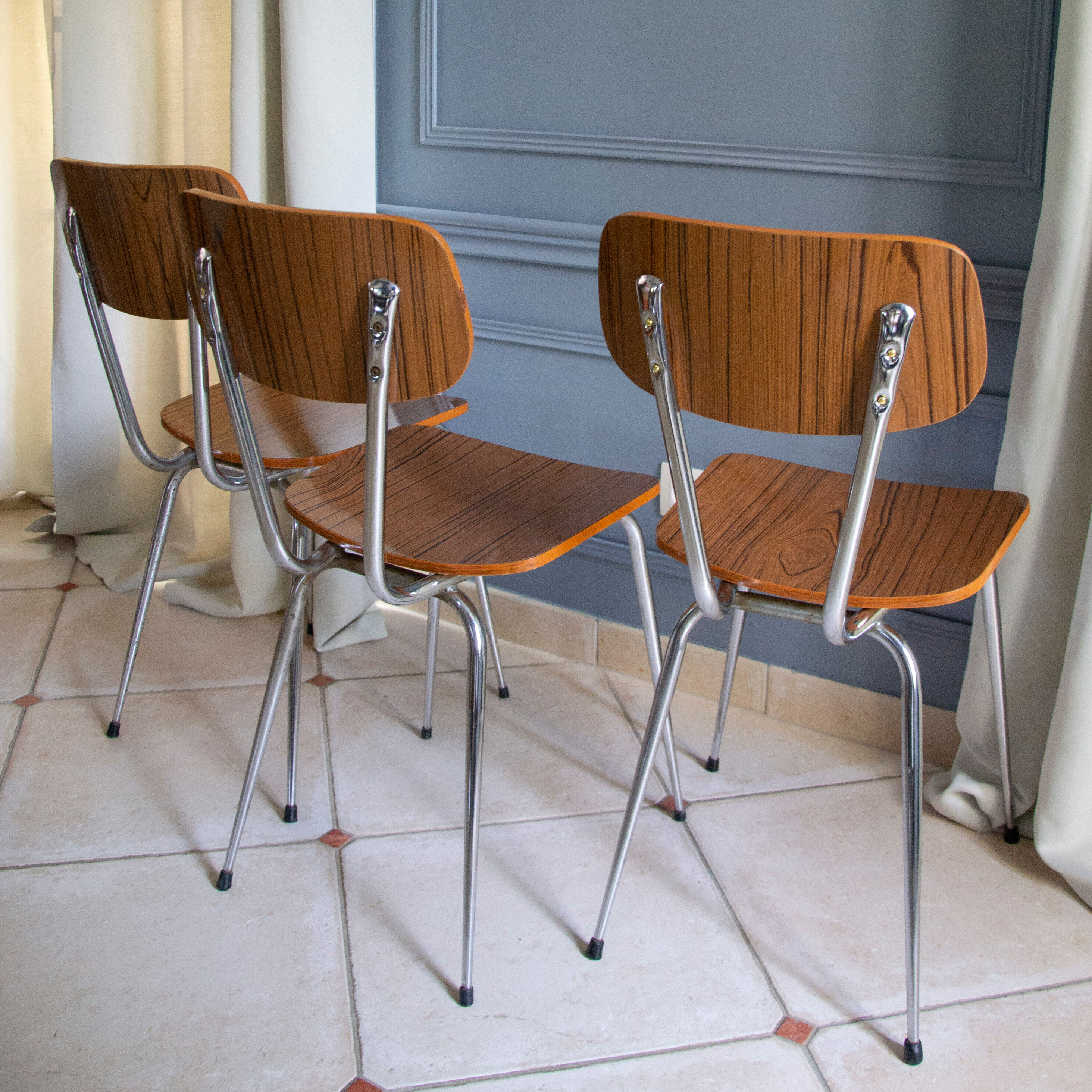 Lot de 3 chaises en formica effet bois