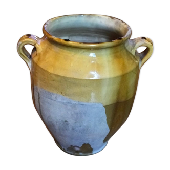 Old yellow pot varnished with confit from the Southwest