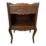 Table de chevet sculptée