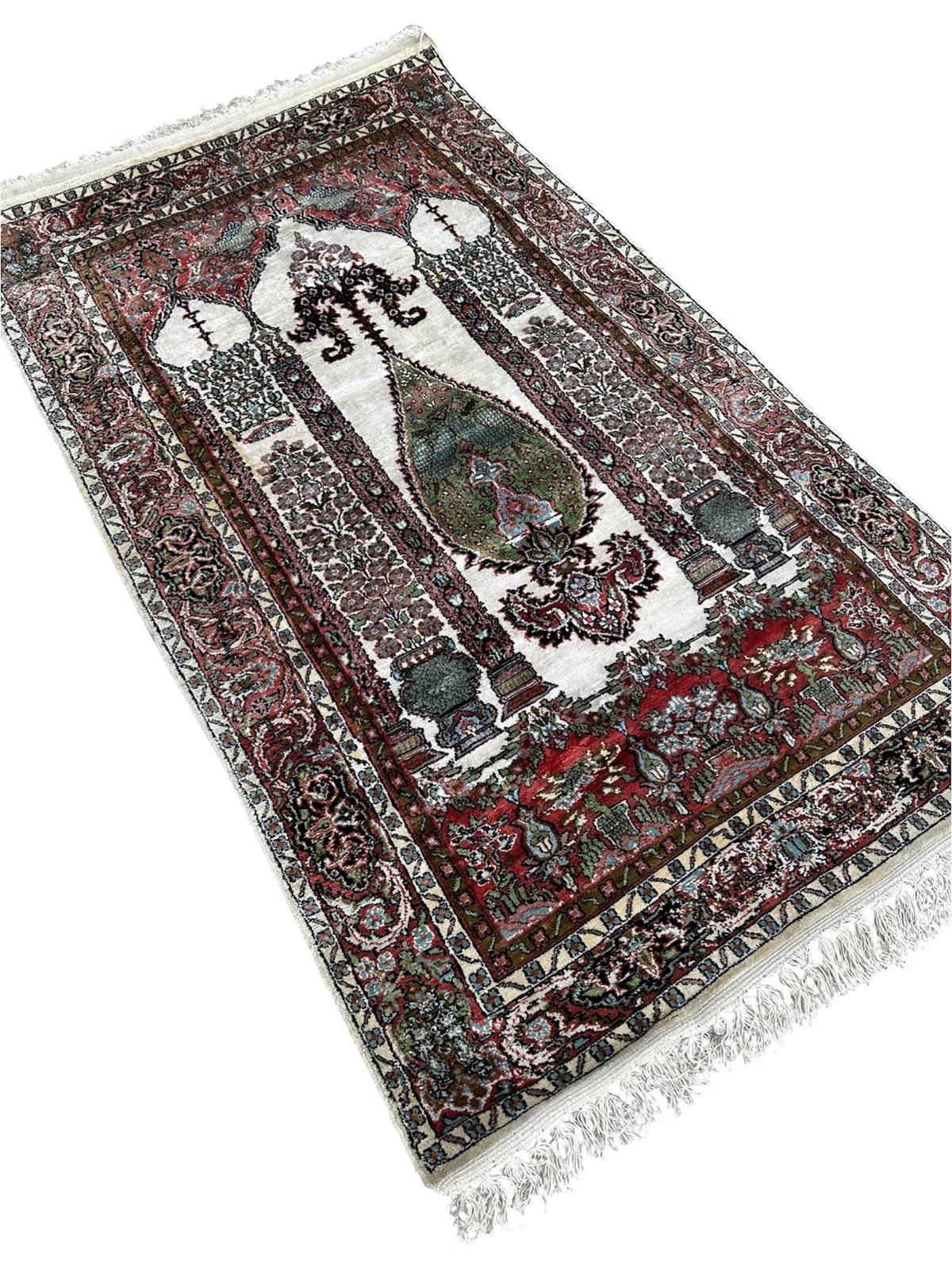 Turkish silk carpet 160cm x 90cm