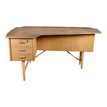 Bureau Bommerang fabriqué en teck et en laiton par Peter Løvig Nielsen pour Hedensted Furniture des années 1960