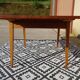 Table vintage en bois avec pieds compas