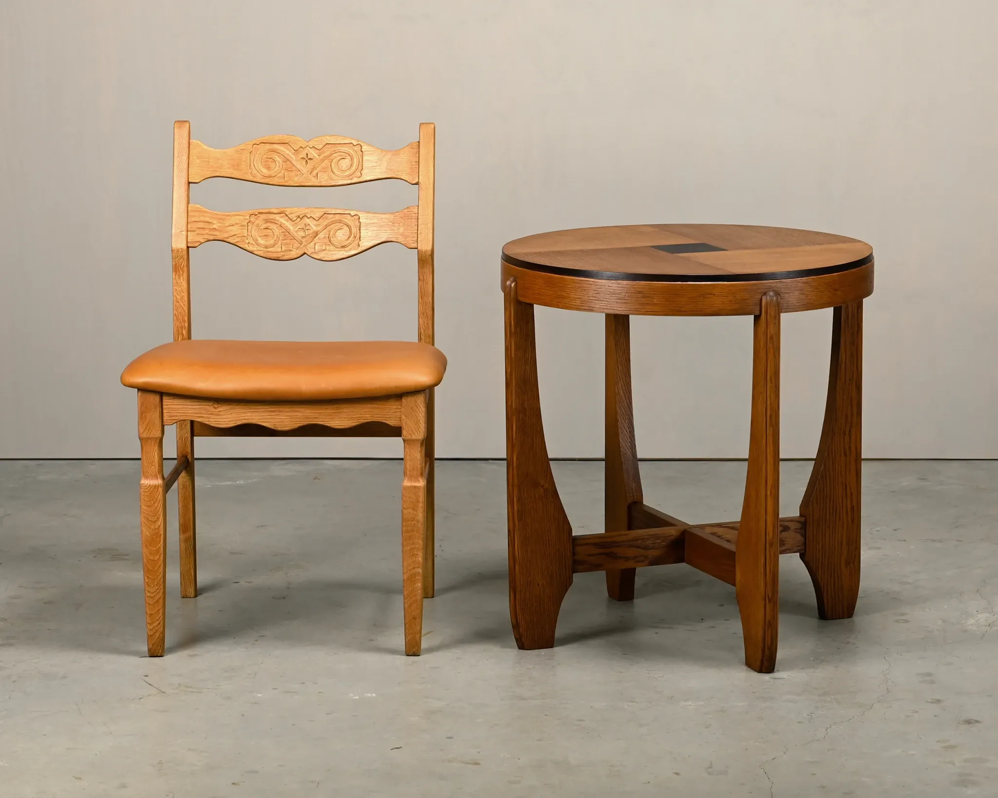 Dutch Art Deco Modernist Amsterdam School side table in Oak