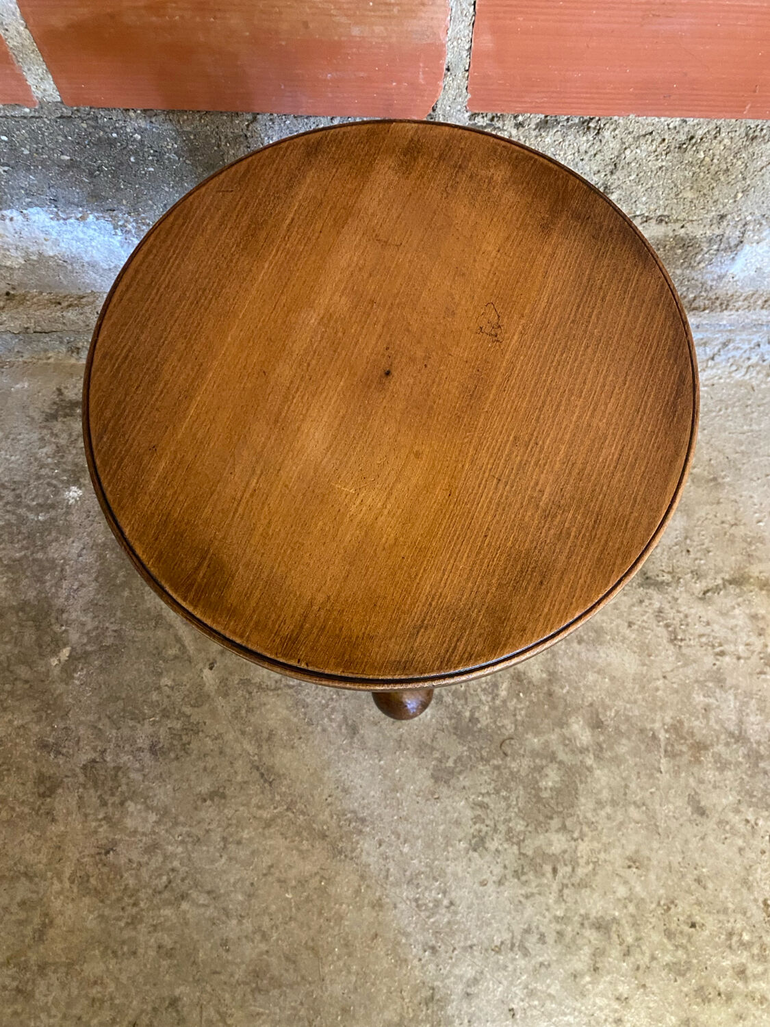 Sellette table appoint brutaliste bois tourné pieds tripodes