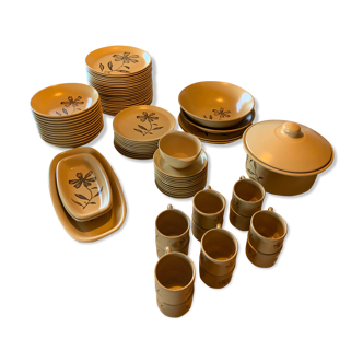 Set of 1980s Sandstone crockery (79 pieces)