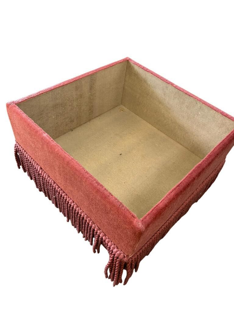 Vintage old pink pouf / chest / footrest with fringes