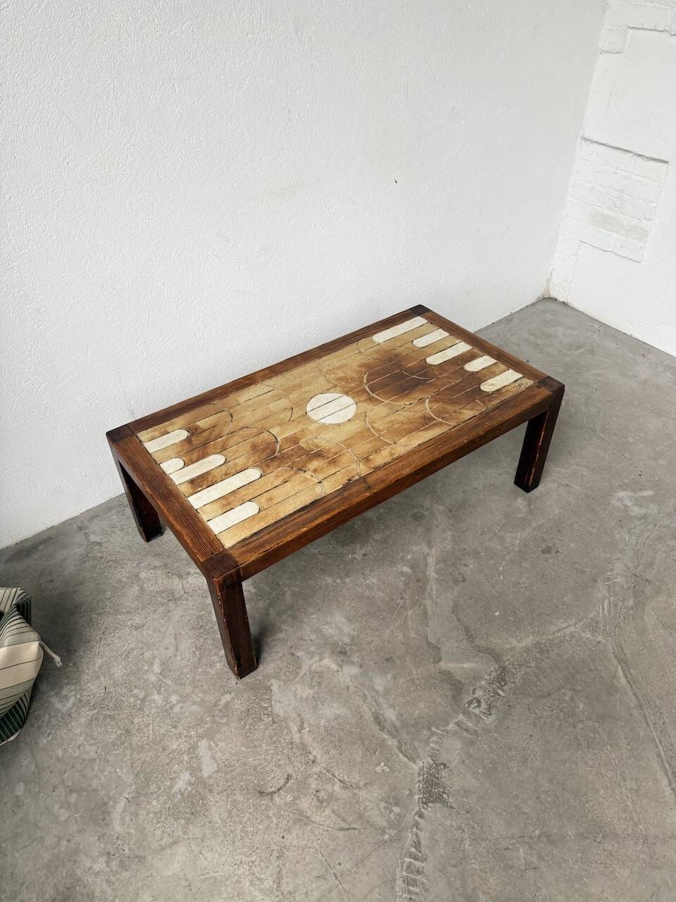 Dyem ceramic coffee table
