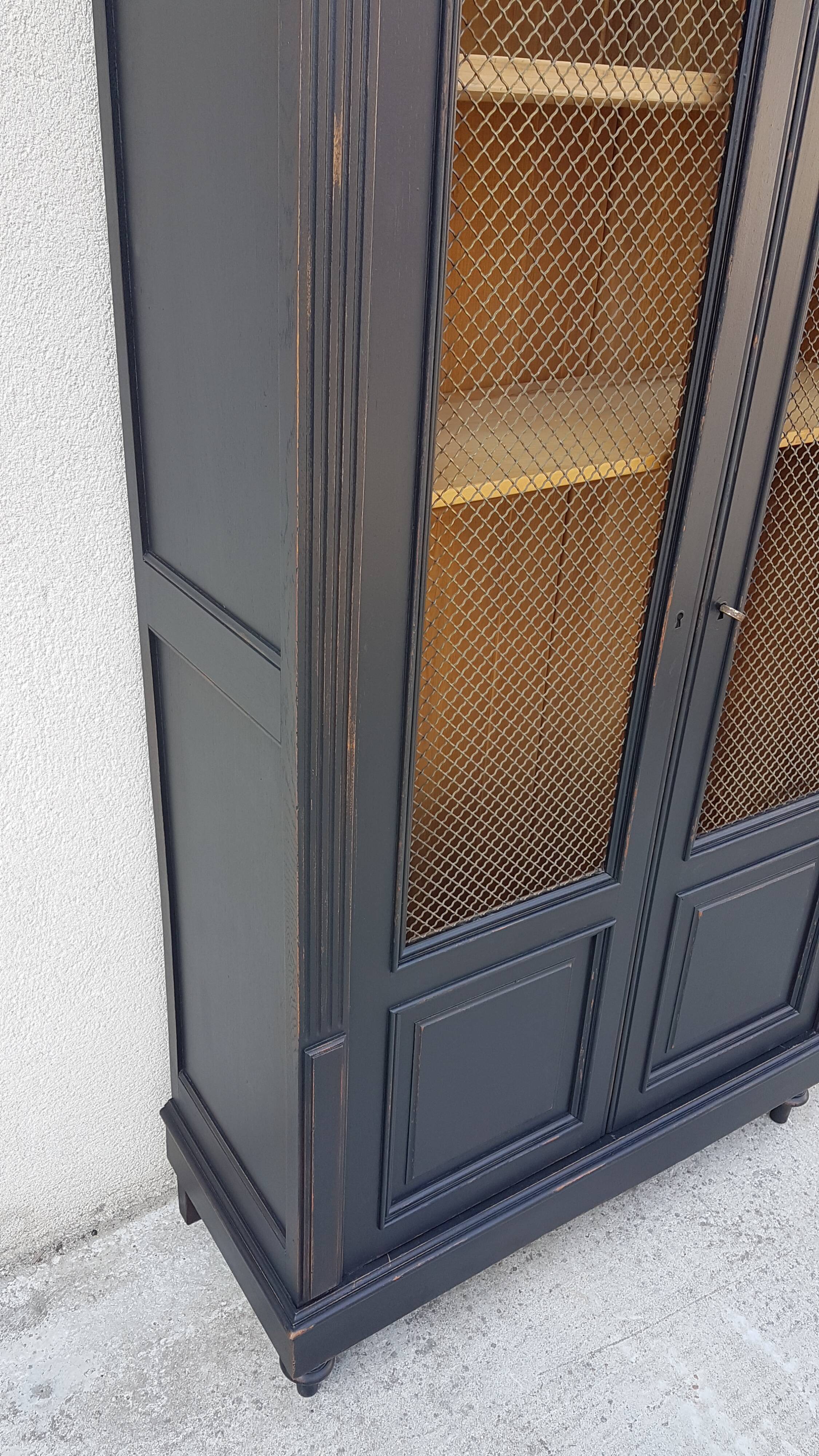 Administrative cabinet