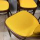 Thonet 215 en bois courbé jaune, récemment retapissé