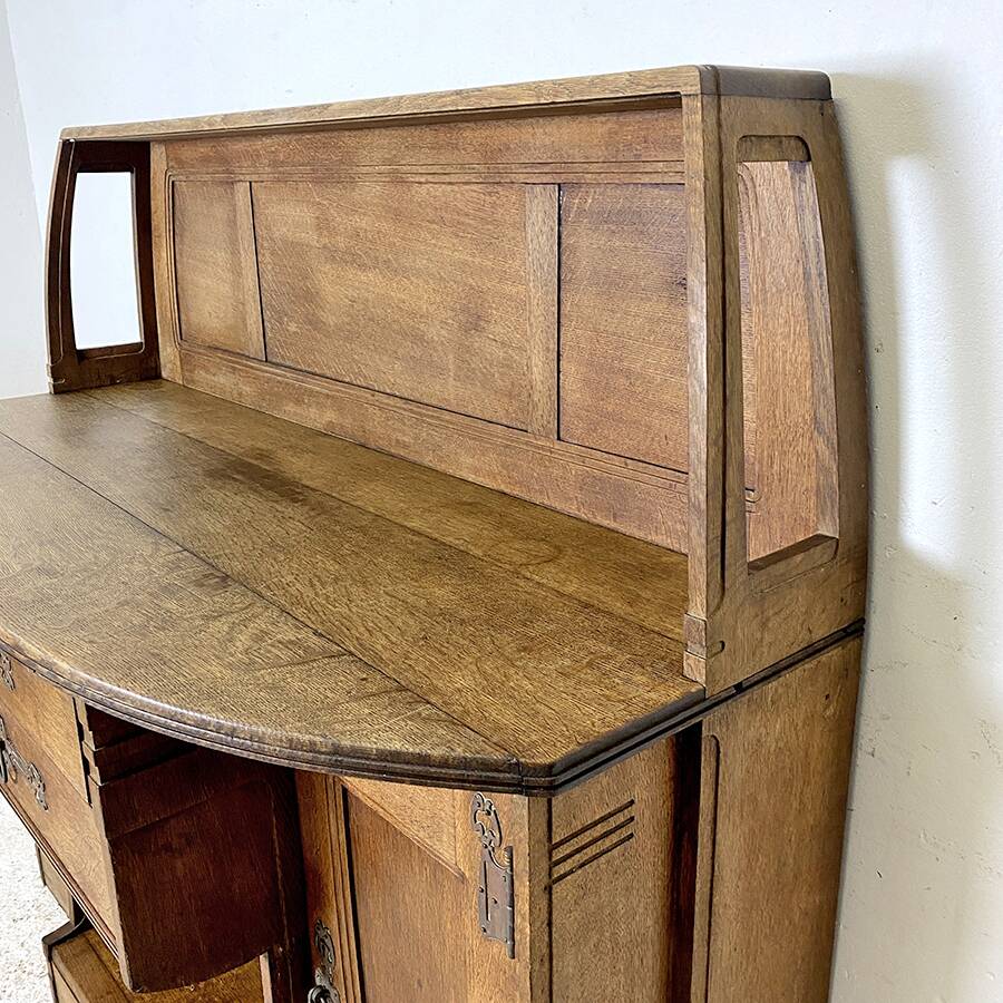 1930s restaurant server