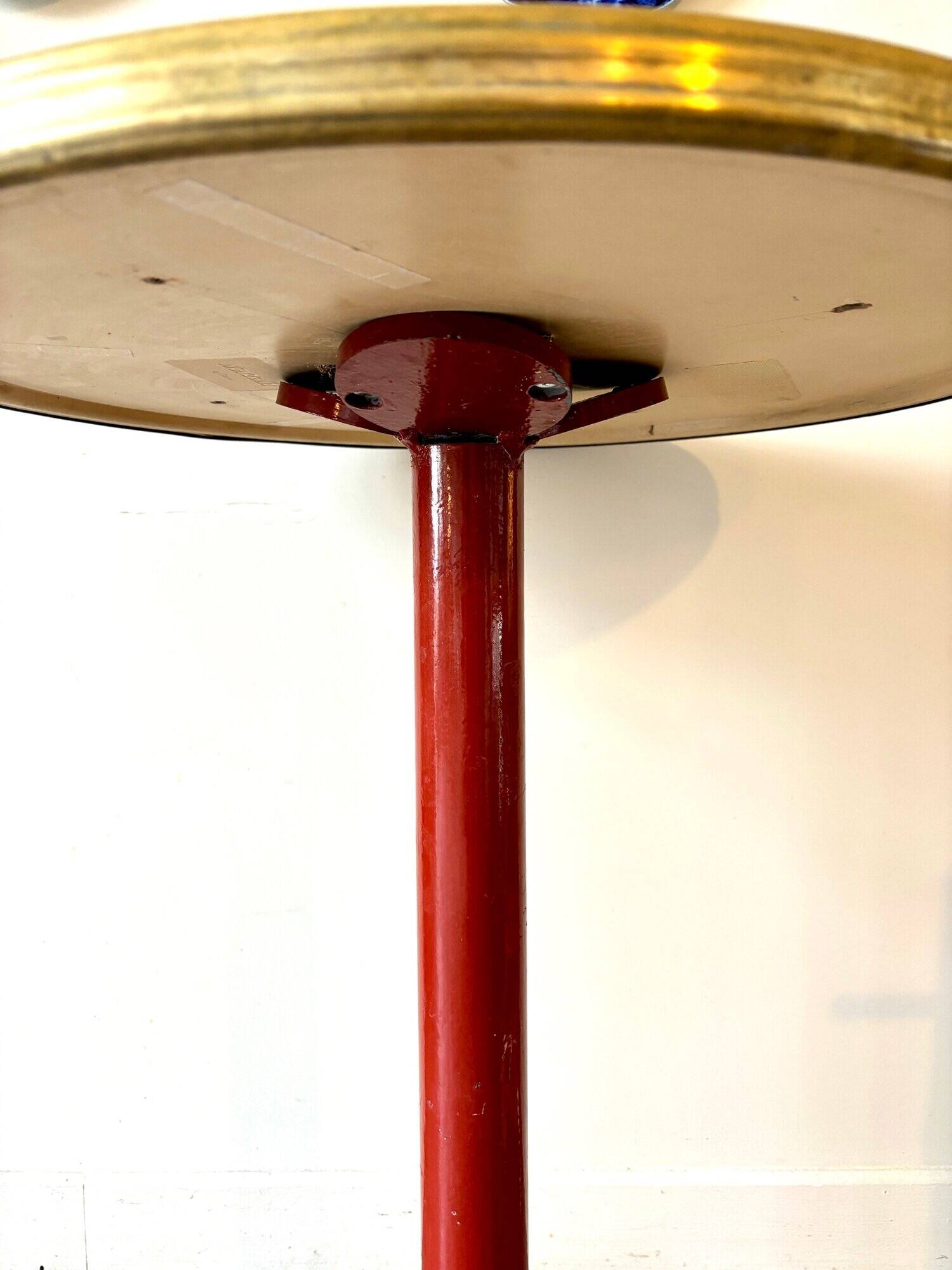 Bistro table in burgundy metal and beige melamine