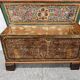 Coffre de dot antique extra grand en pin peint à la main