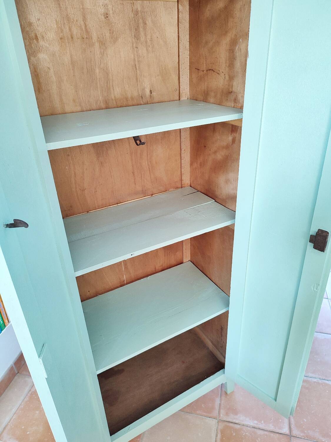 Armoire parisienne vintage, placard de rangement