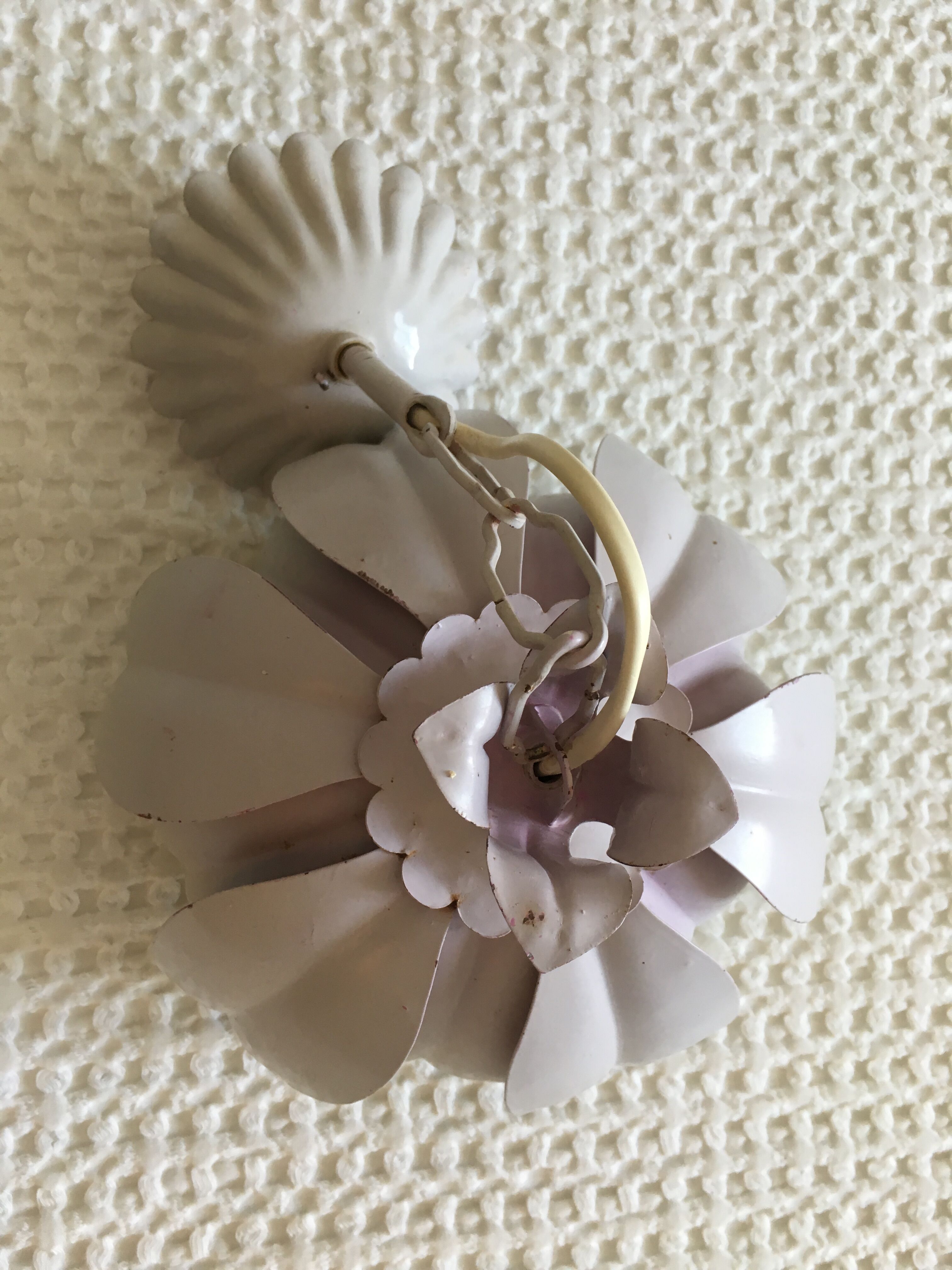 Grand Lustre Vintage Cascade De Fleurs Blanches, Métal Et PVC, Ampoule E27