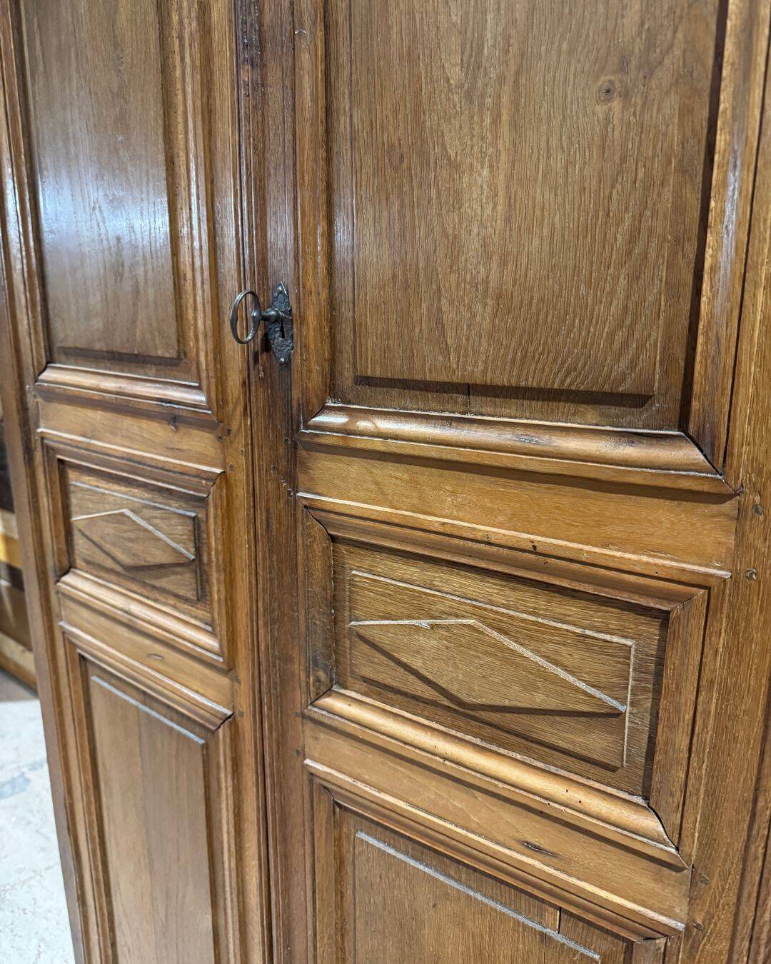 Small antique wardrobe - Mid 19th century