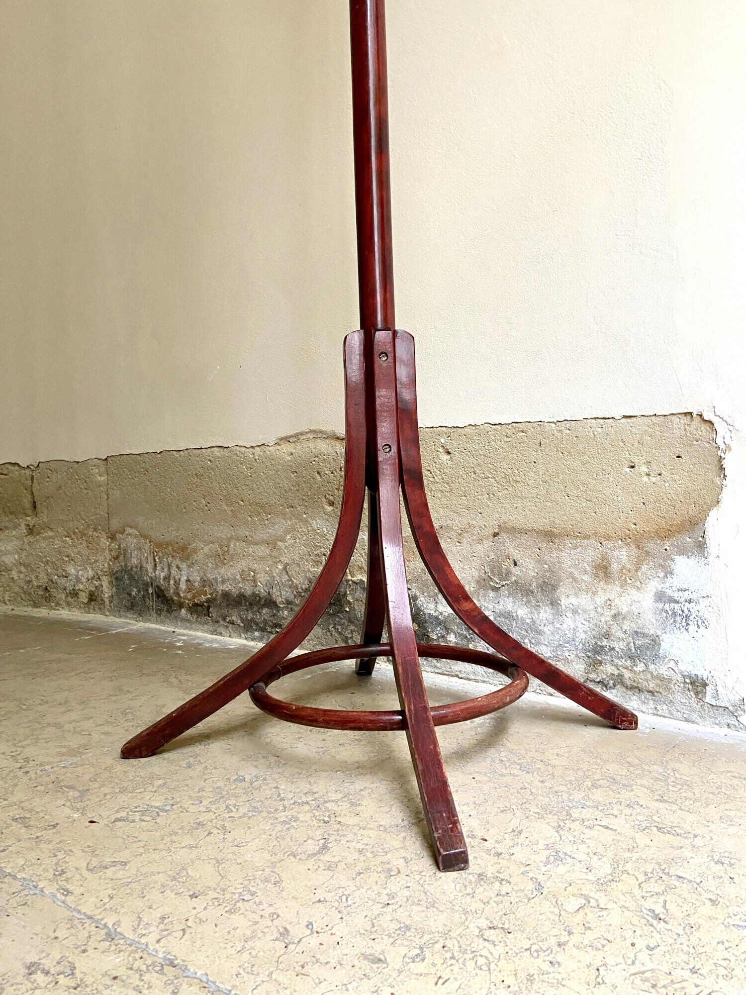 Parrot coat rack in arched beech