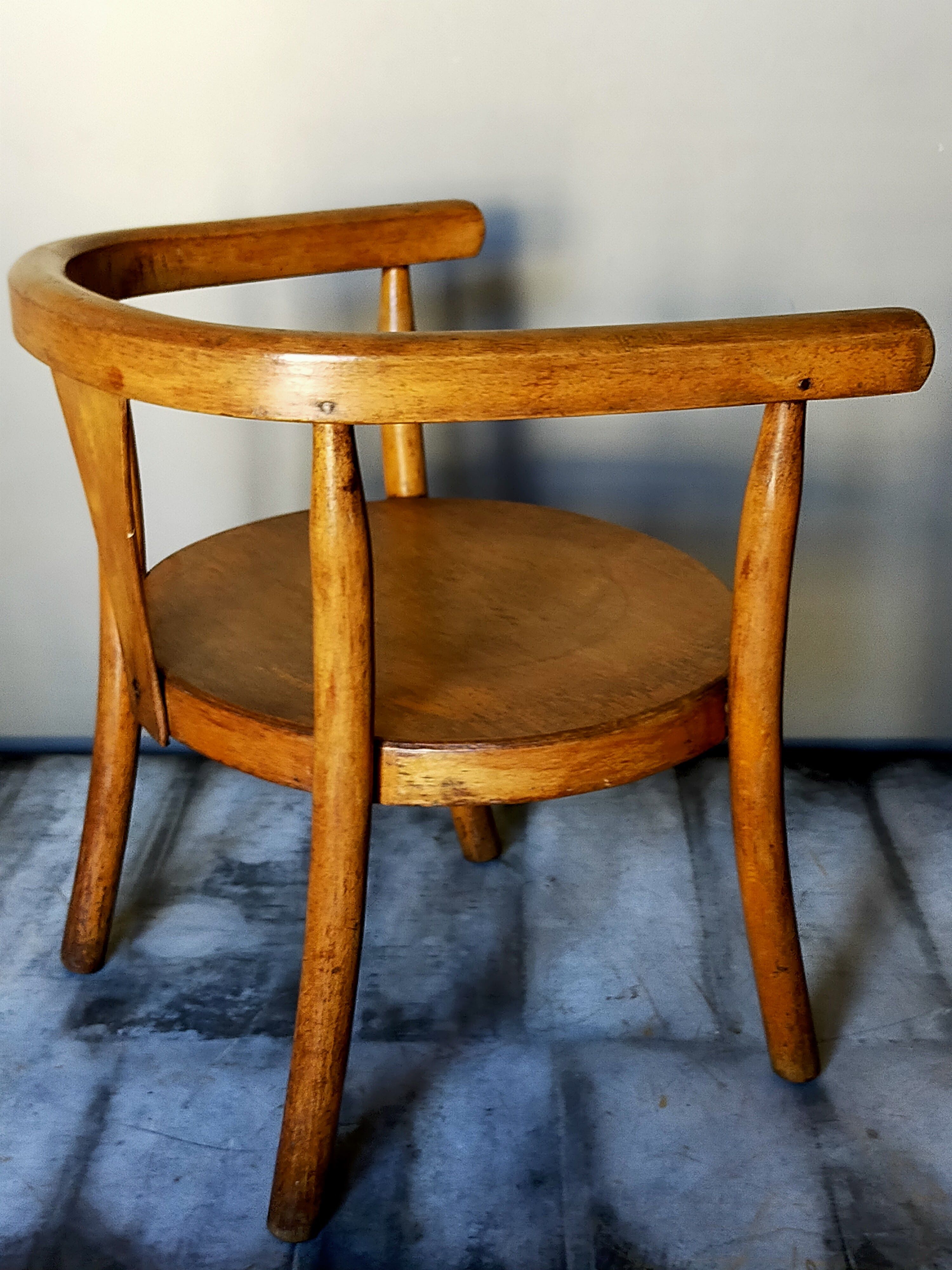 Children's chair in curved wood early 20th century