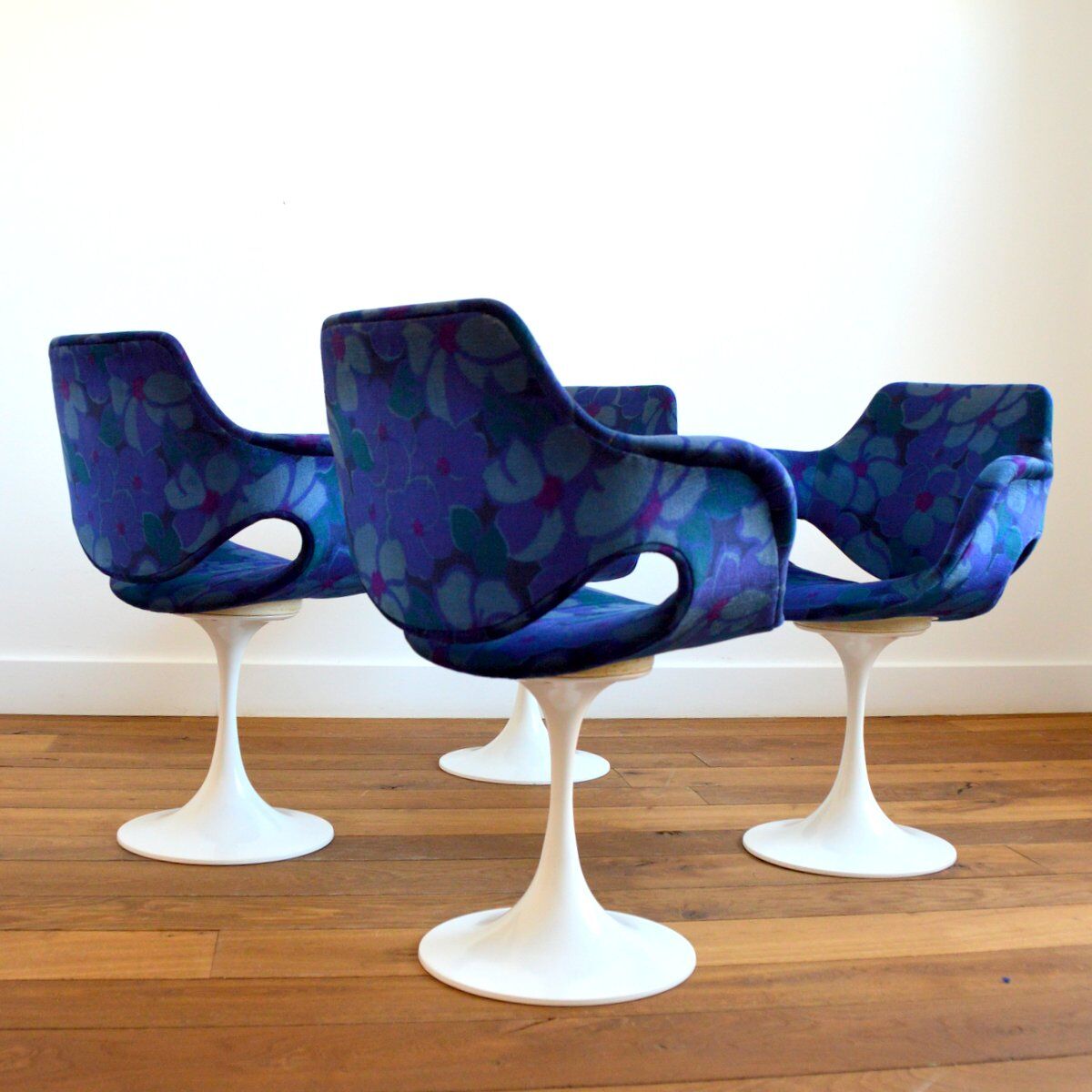Suite of 4 armchairs feet tulip 1960s