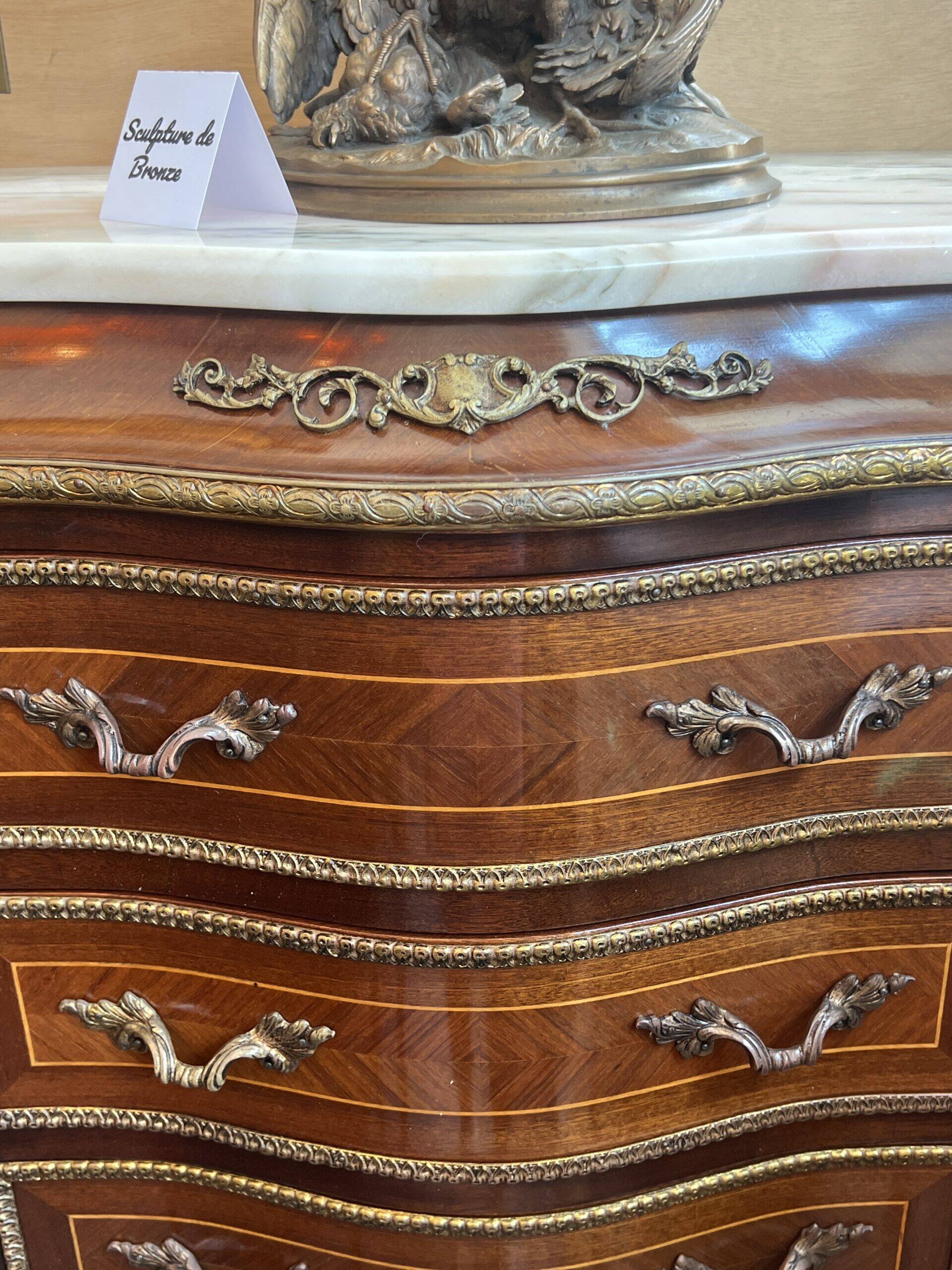 Weekly chest in wood veneer, curved and eventful shape, 20th century period