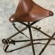 Tabouret tripode pliable