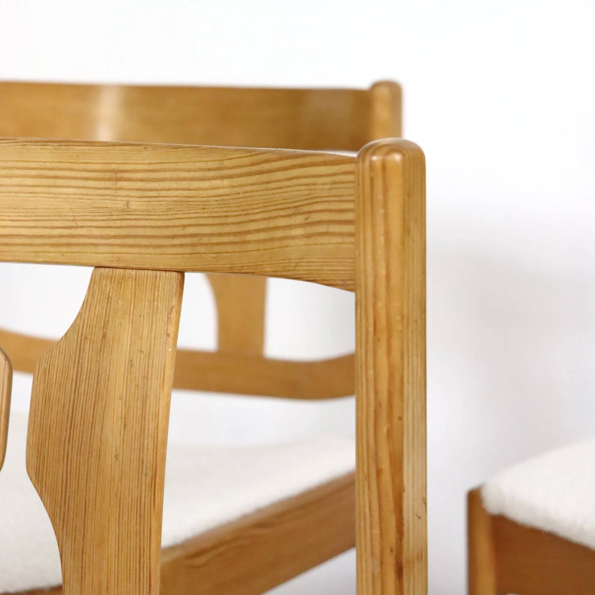 Série de quatre chaises en pin années 60