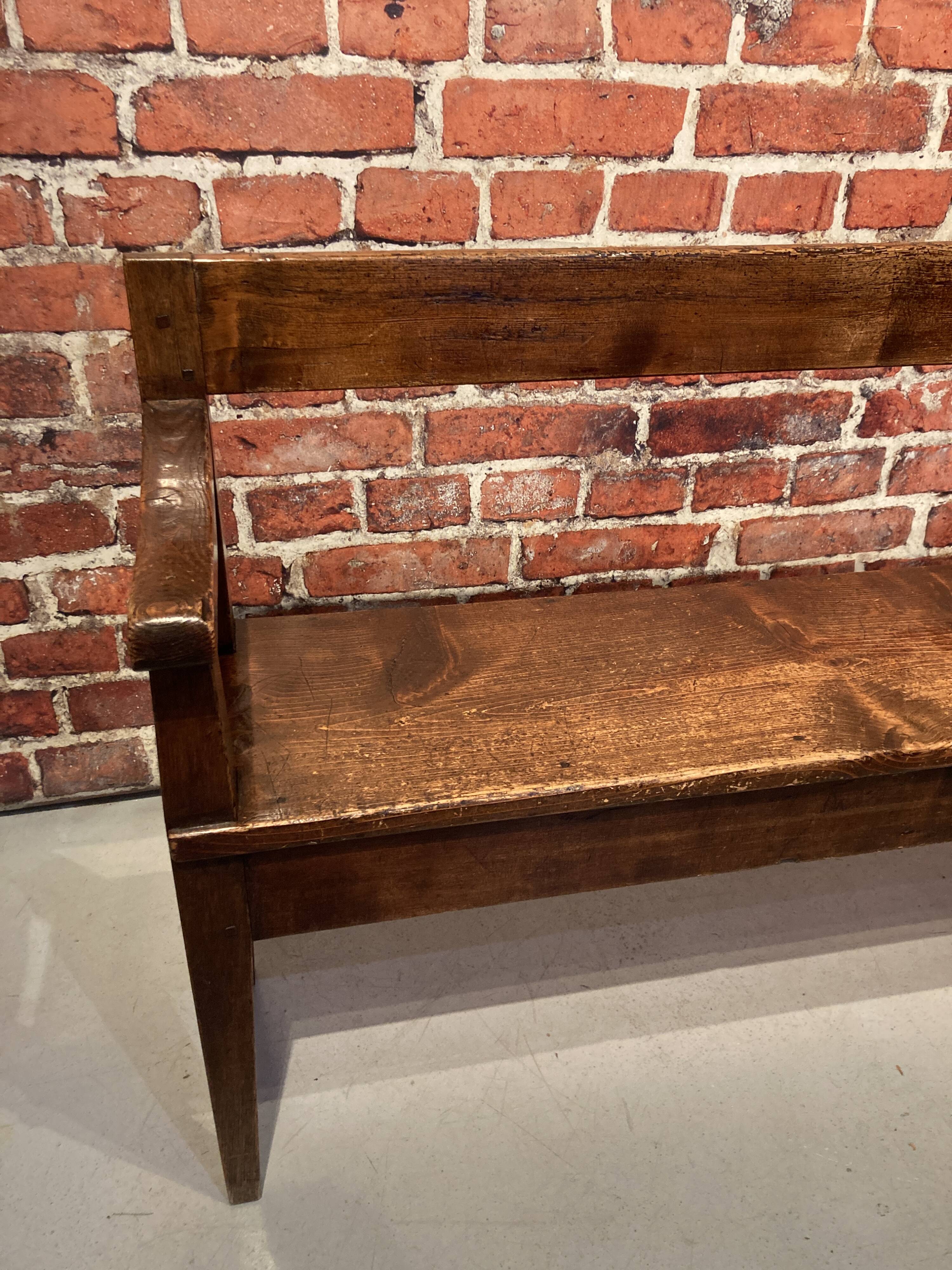 Banc d'église en bois