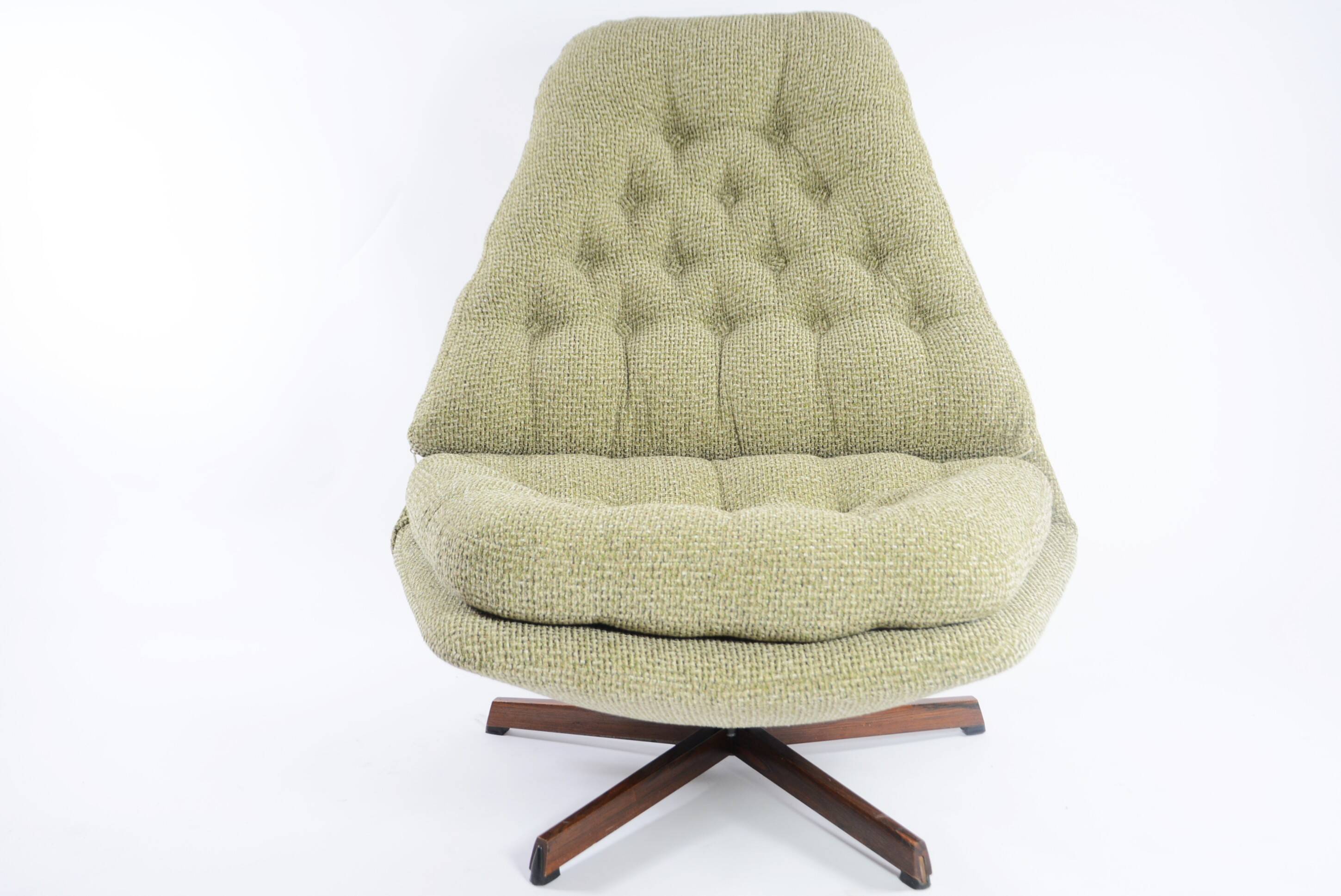 Chauffeuse pivotante scandinave verte
